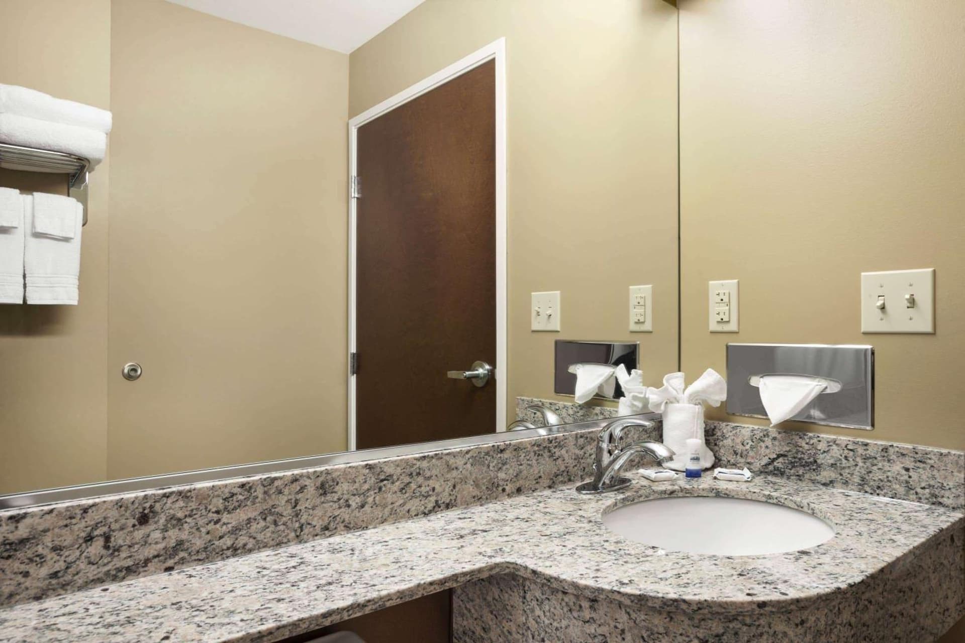Microtel Inn & Suites by Wyndham Cambridge gallery photo in Cambridge, OH — image 6