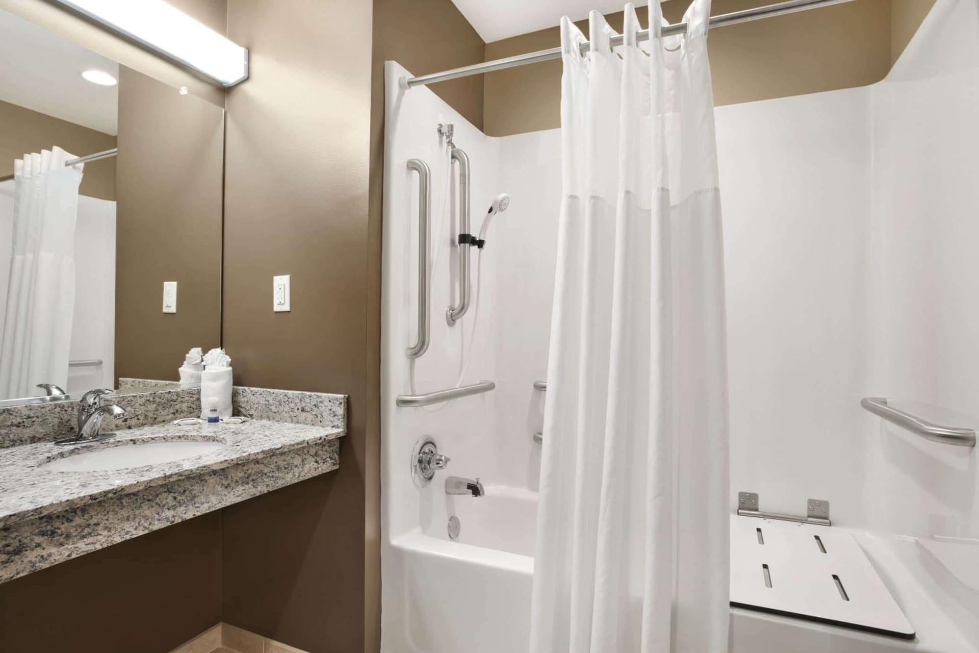 Microtel Inn & Suites by Wyndham Cambridge gallery photo in Cambridge, OH — image 15