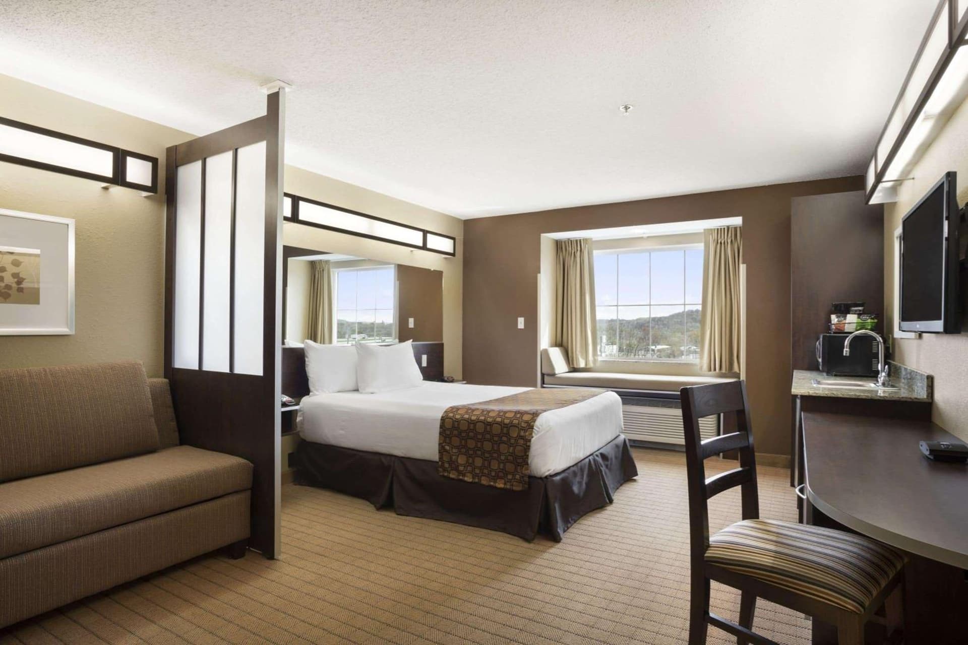 Microtel Inn & Suites by Wyndham Cambridge gallery photo in Cambridge, OH — image 13