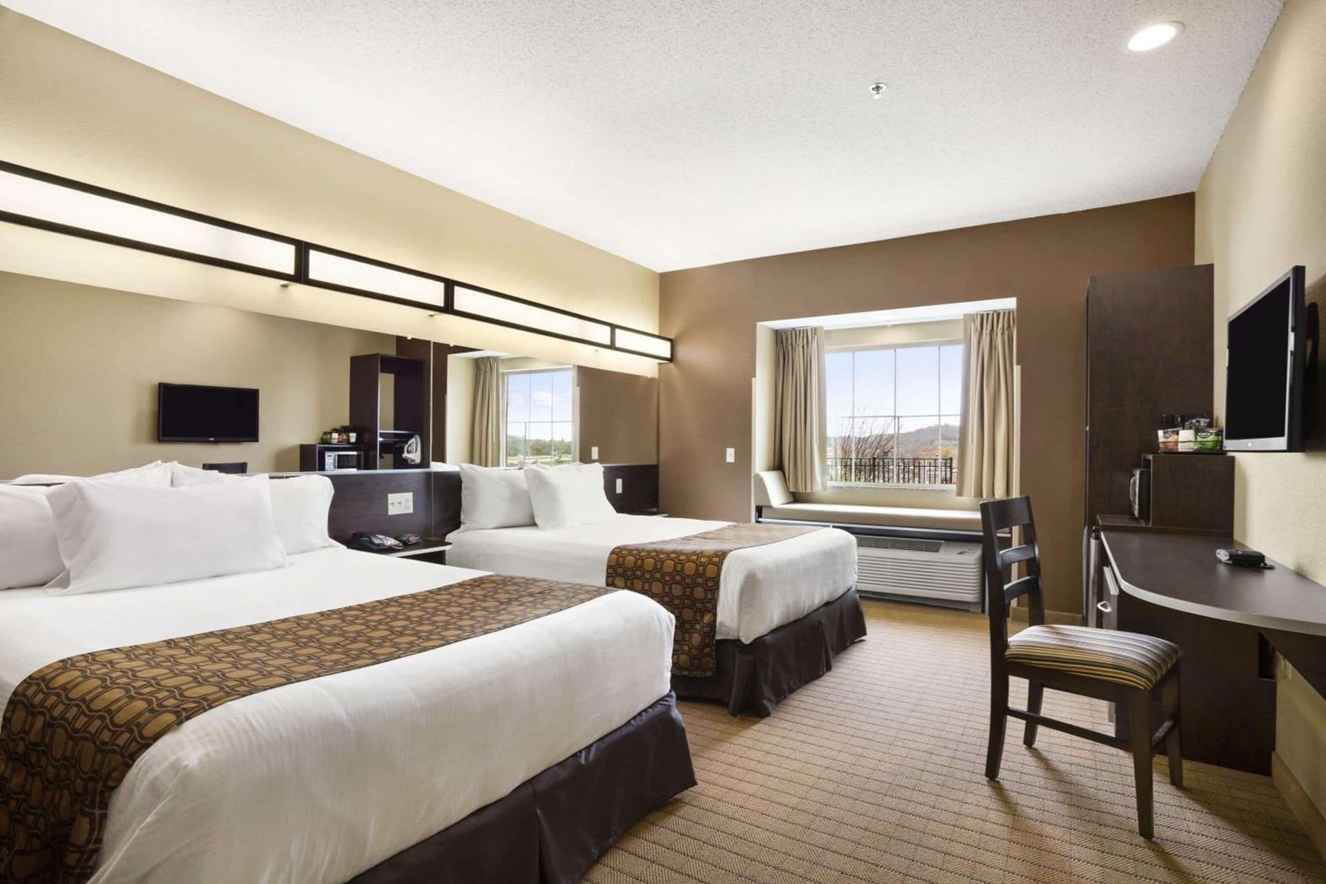 Microtel Inn & Suites by Wyndham Cambridge gallery photo in Cambridge, OH — image 5