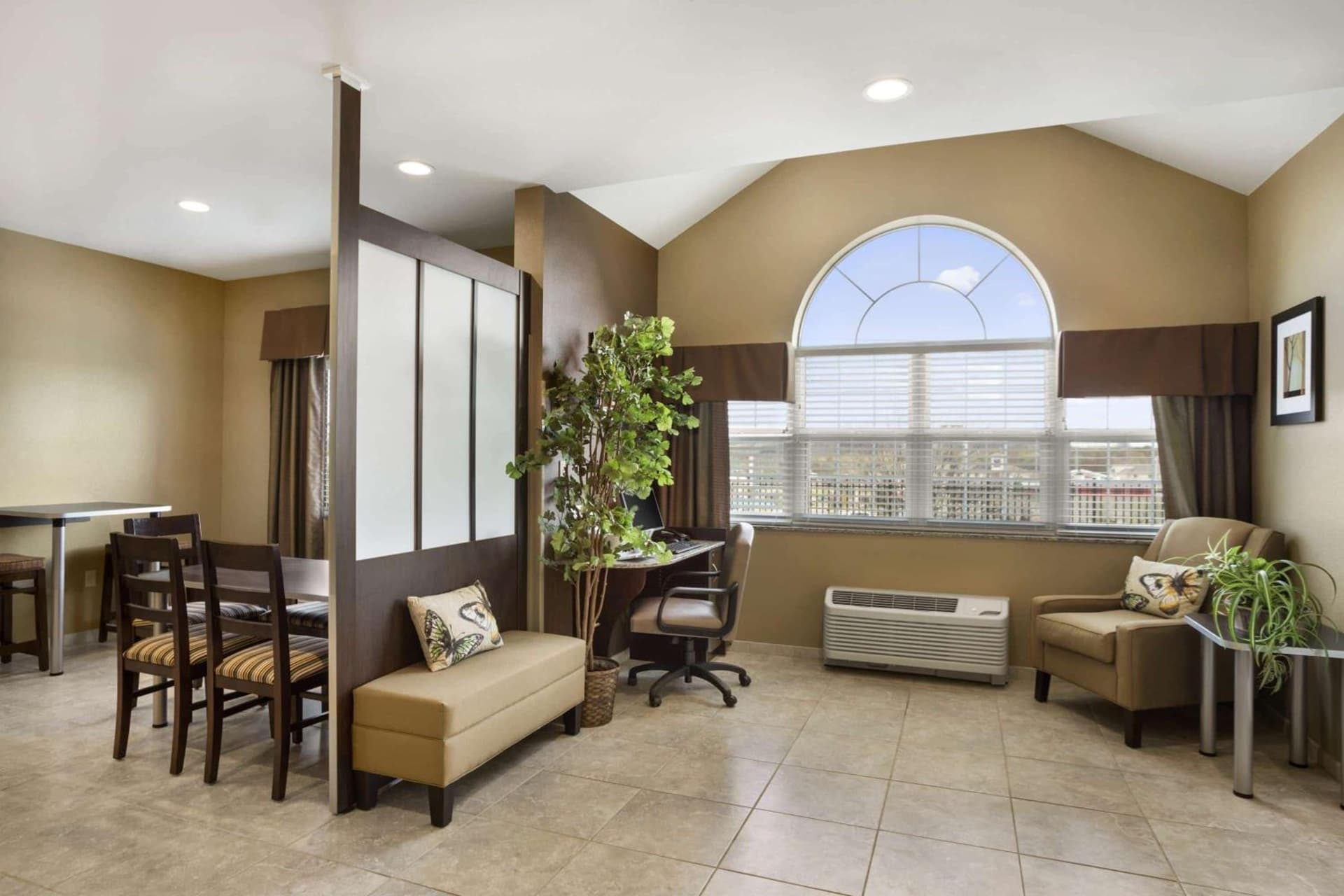 Microtel Inn & Suites by Wyndham Cambridge gallery photo in Cambridge, OH — image 19