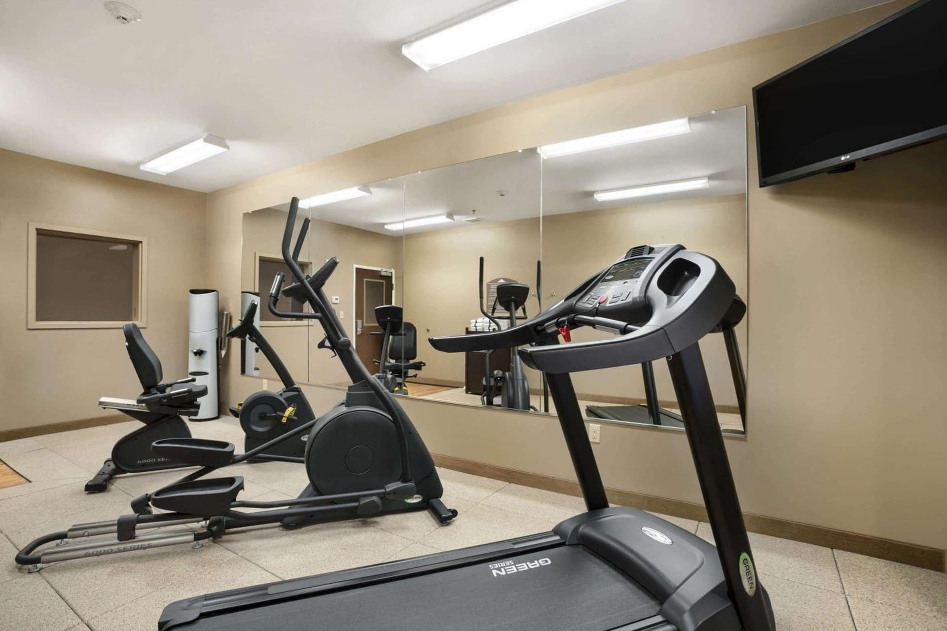 Microtel Inn & Suites by Wyndham Cambridge gallery photo in Cambridge, OH — image 18
