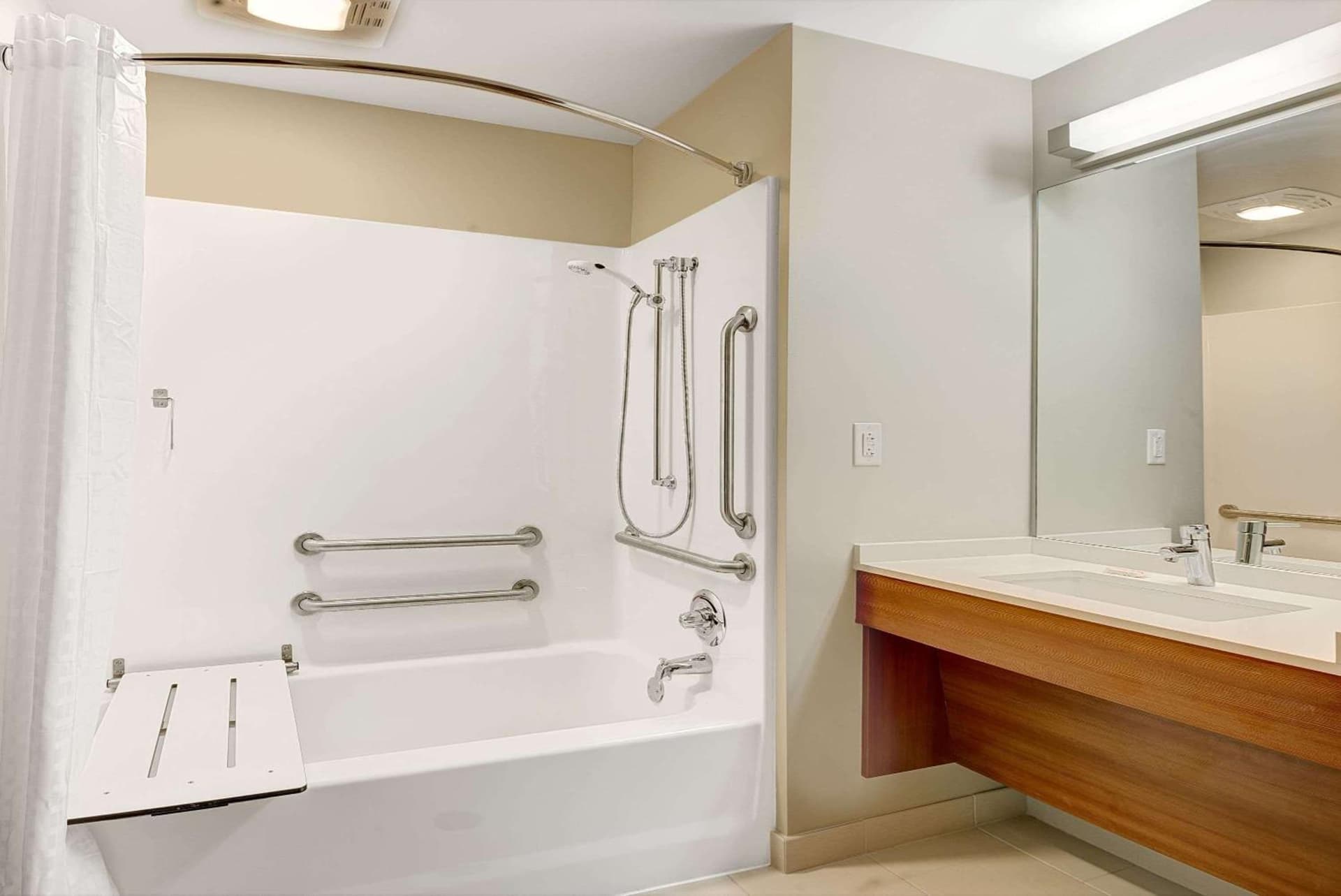 Microtel Inn & Suites by Wyndham Philadelphia Airport Ridley Park property views in Ridley Park, PA — gallery photo 3