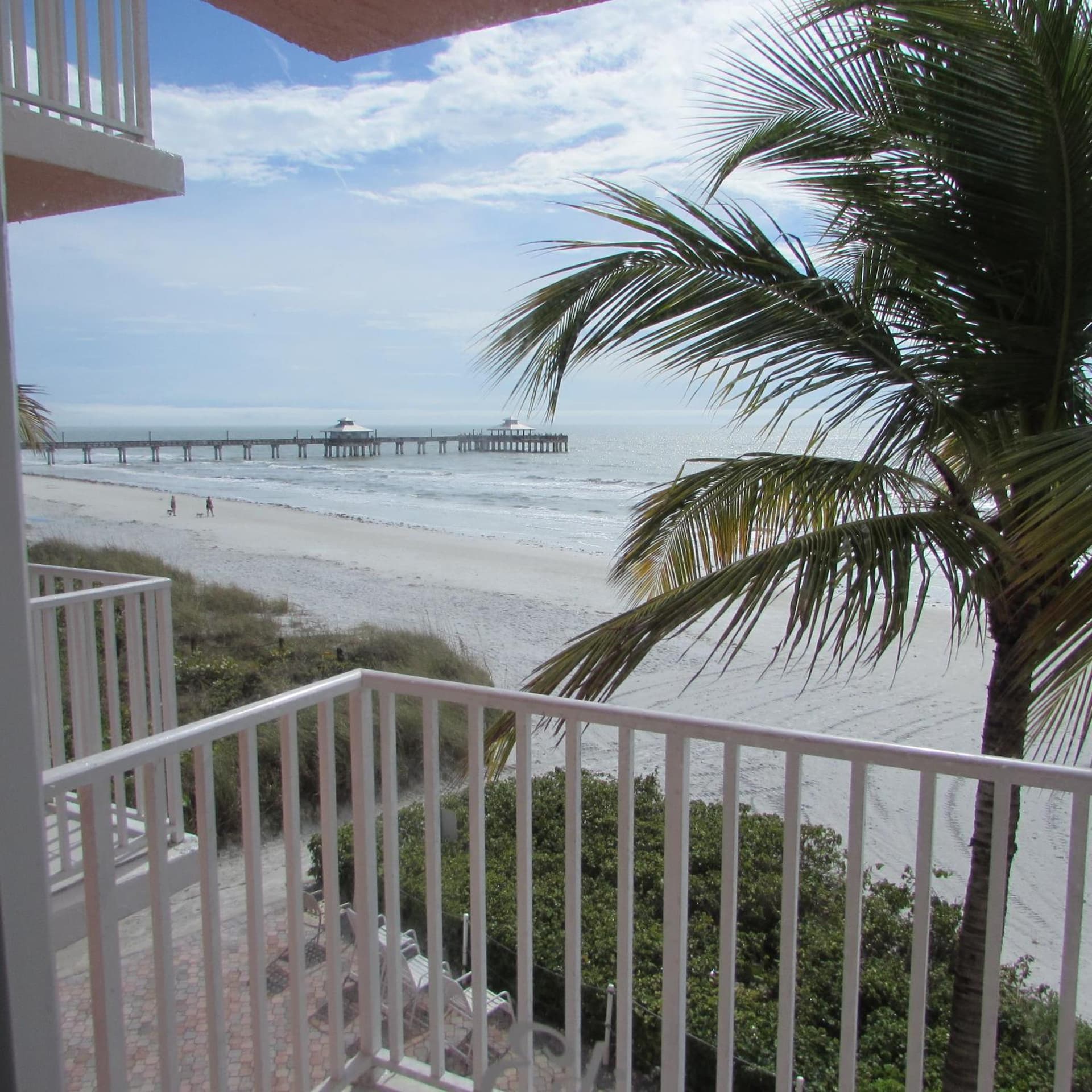 Edison Beach House interior in Fort Myers Beach, FL — gallery photo 2