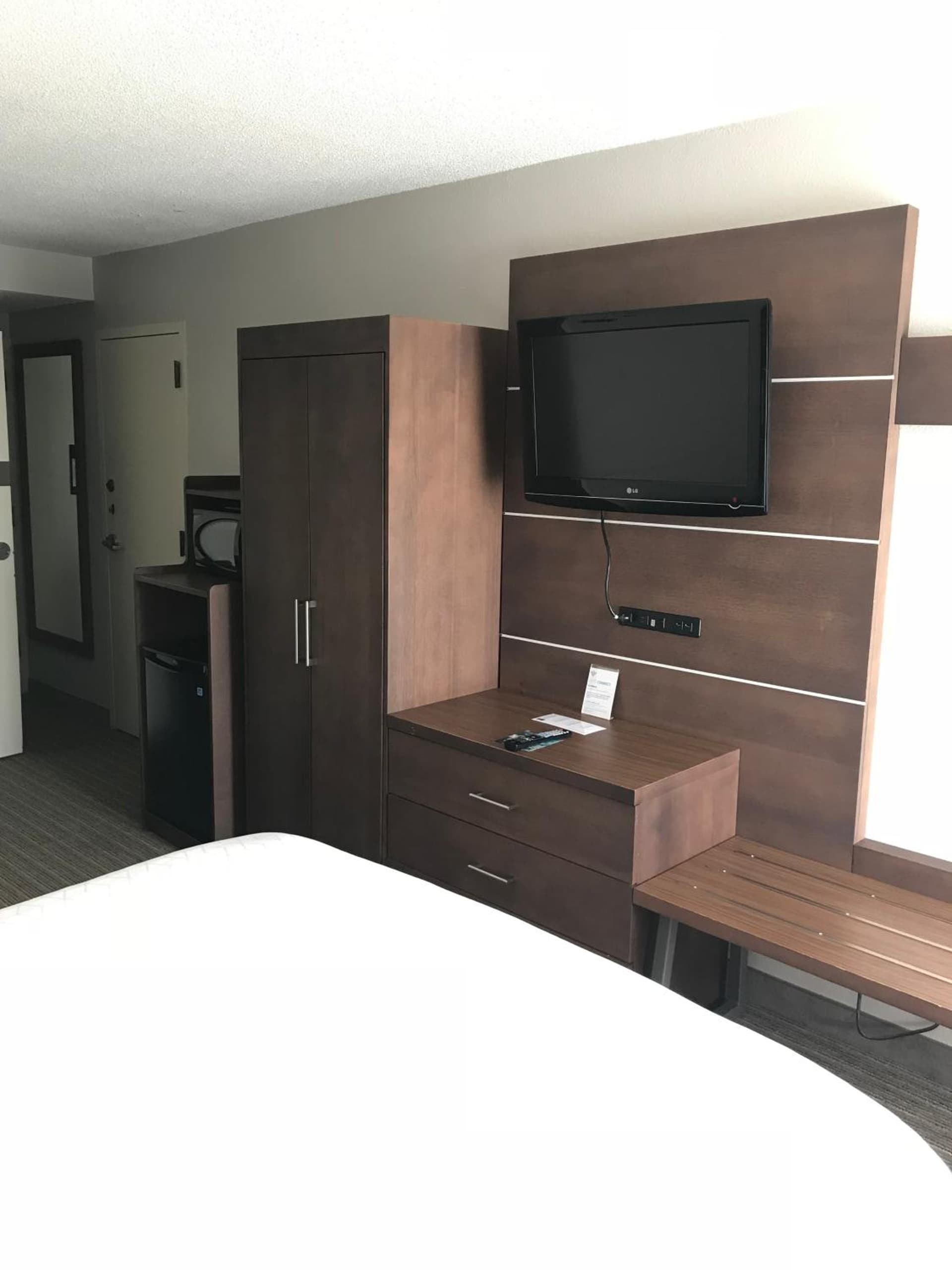 Holiday Inn Express Memphis Medical Center - Midtown by IHG interior in Memphis, TN — gallery photo 2