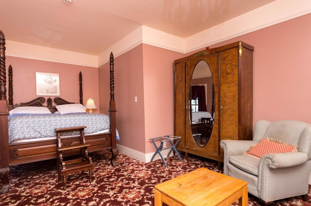 Union Hotel gallery photo in Benicia, CA — image 10