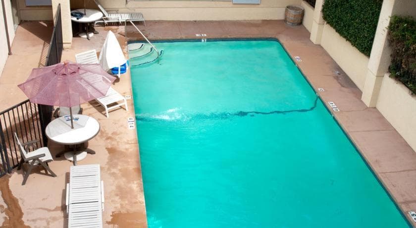 Lamplighter Inn & Suites interior in San Luis Obispo, CA — gallery photo 2