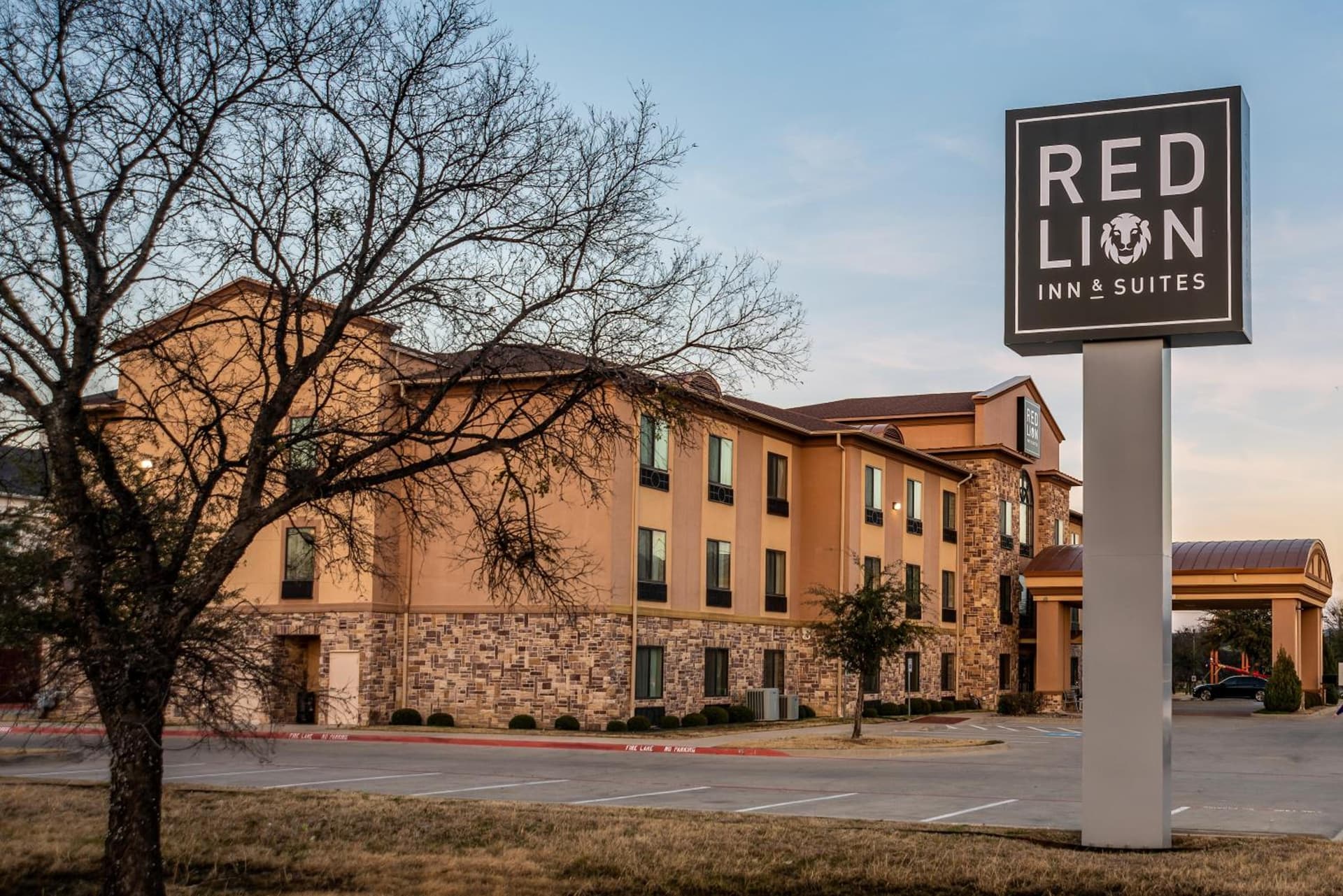 Red Lion Inn & Suites Mineral Wells interior in Mineral Wells, TX — gallery photo 2