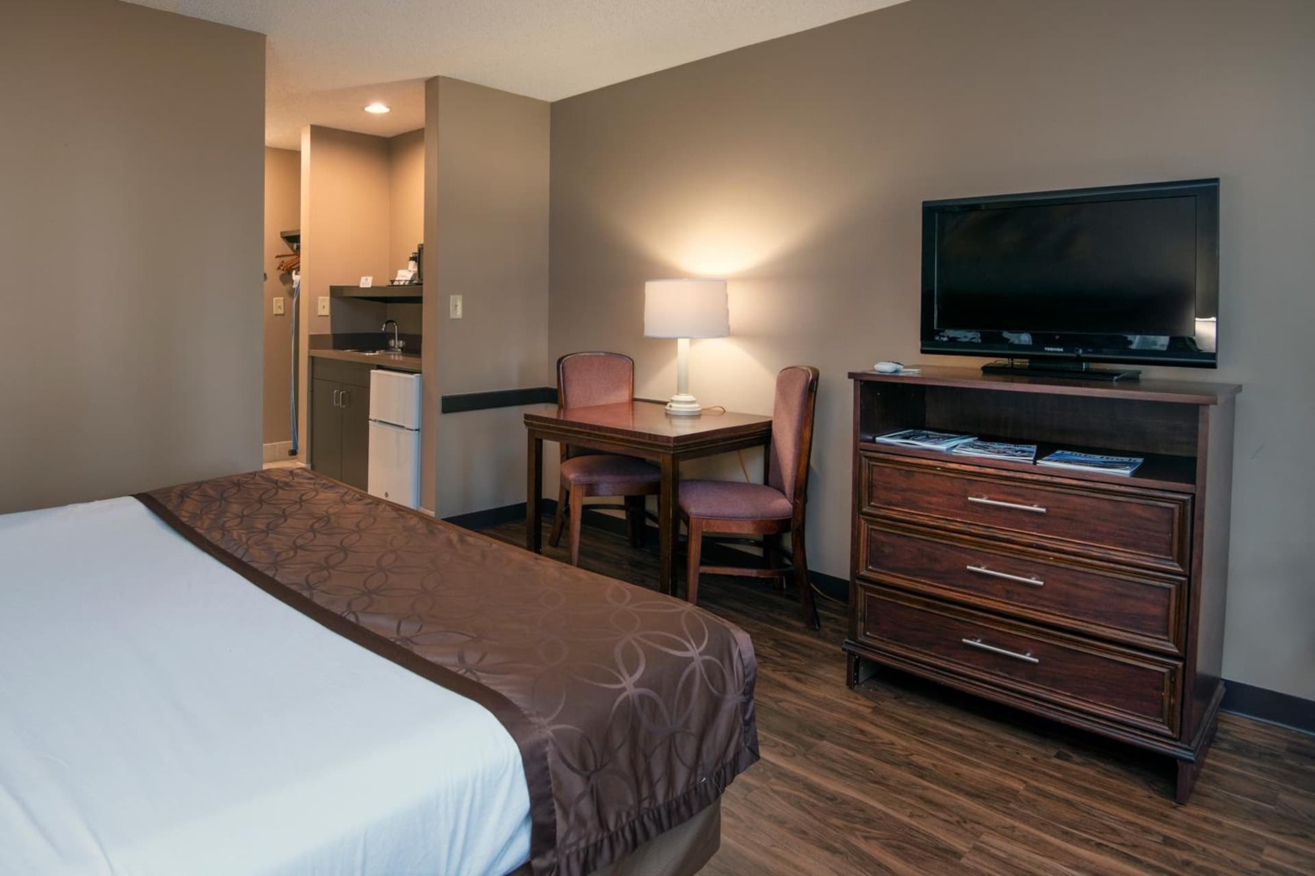 Guest Inn & Suites - Midtown Medical Center interior in Little Rock, AR — gallery photo 2