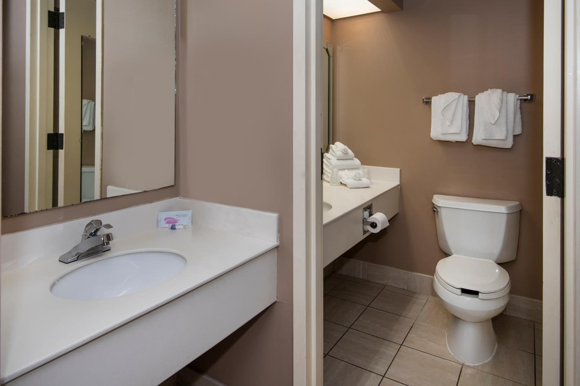 Guest Inn & Suites - Midtown Medical Center gallery photo in Little Rock, AR — image 12