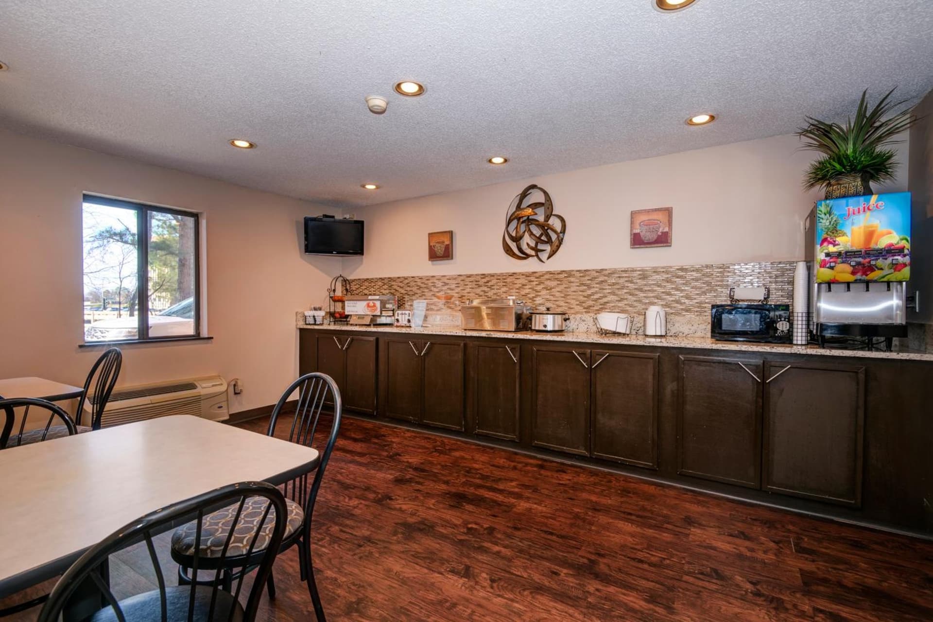 Guest Inn & Suites - Midtown Medical Center gallery photo in Little Rock, AR — image 26