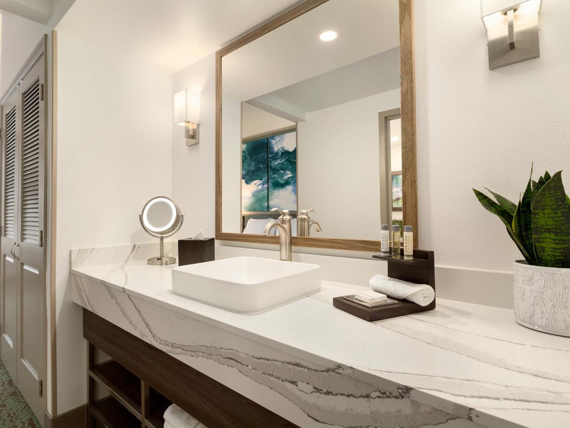 Buena Vista Suites Orlando interior in Orlando, FL — gallery photo 2