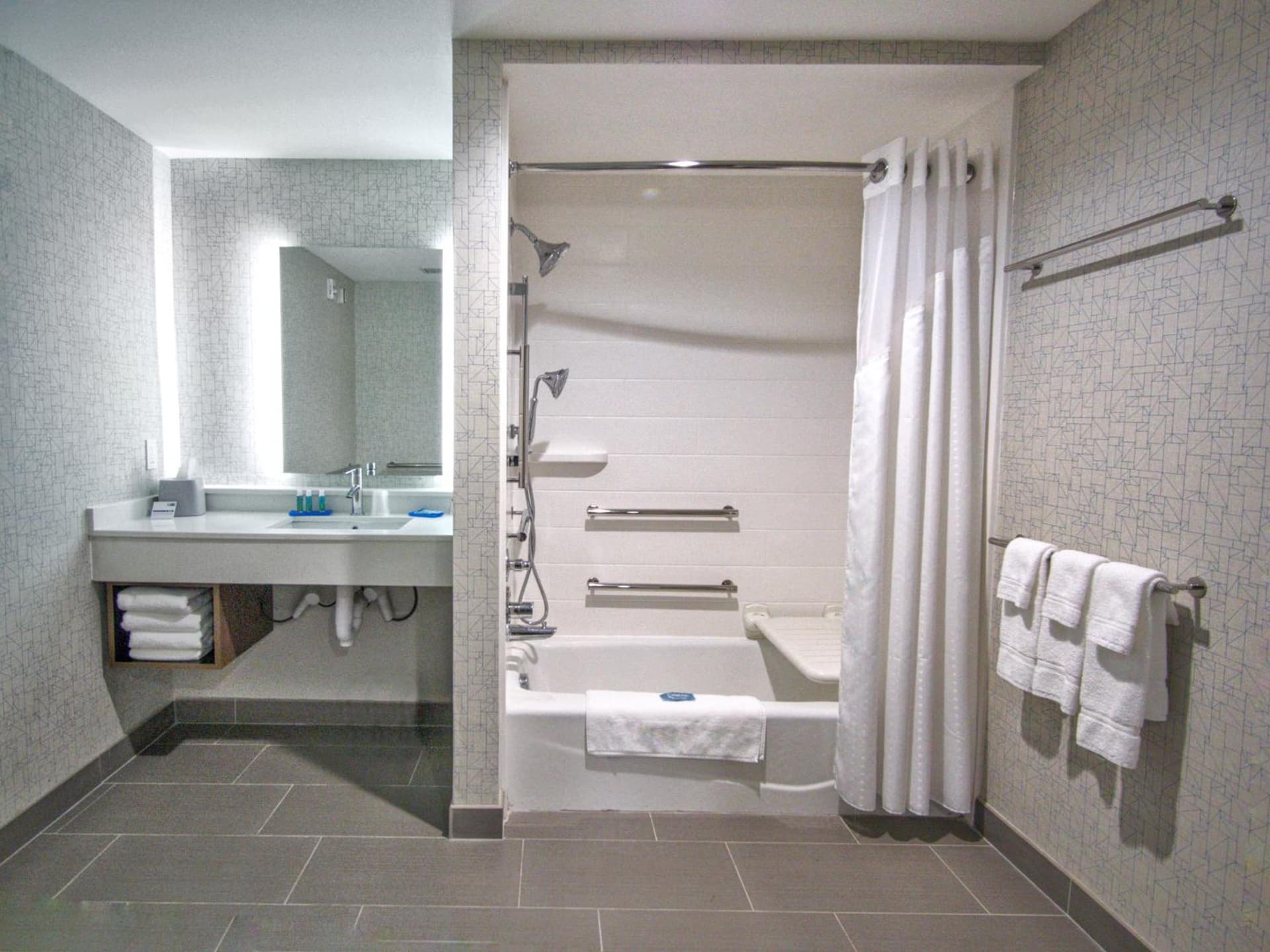 Holiday Inn Express & Suites Moore by IHG gallery photo in Moore, OK — image 23