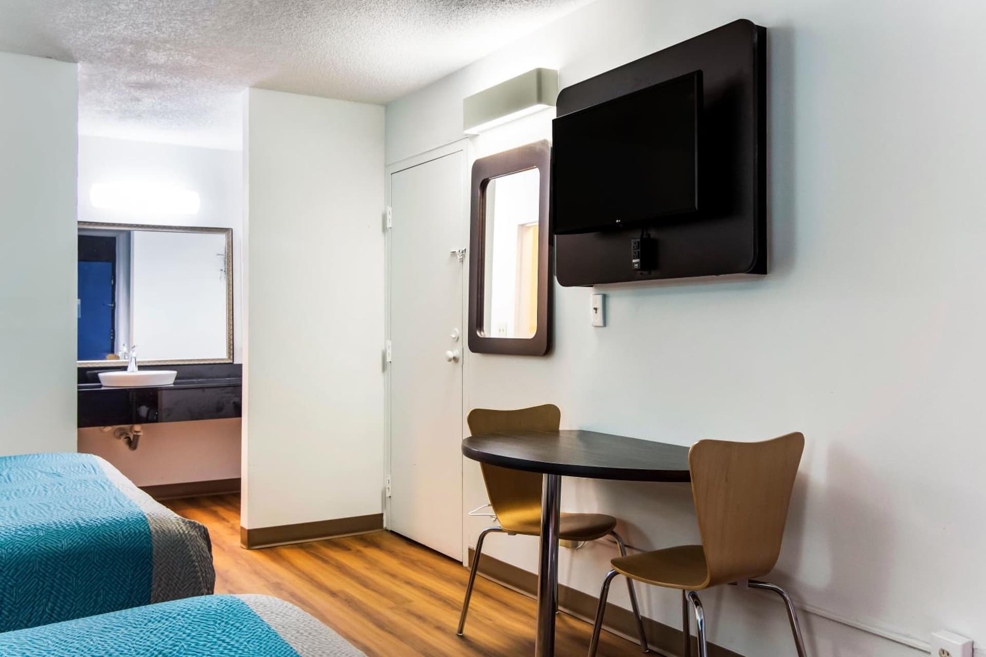 Motel-6 Lagrange Ga interior in LaGrange, GA — gallery photo 2