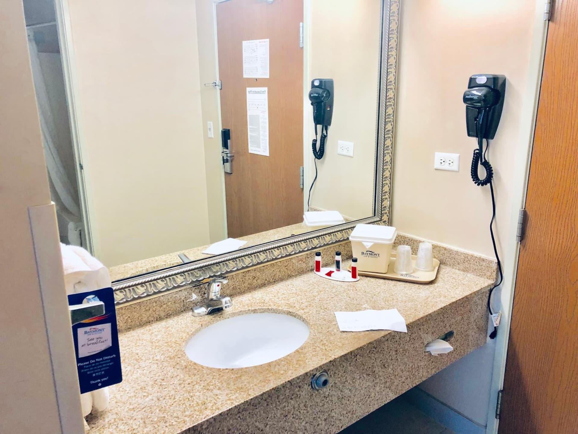 Baymont by Wyndham Gurnee interior in Gurnee, IL — gallery photo 2
