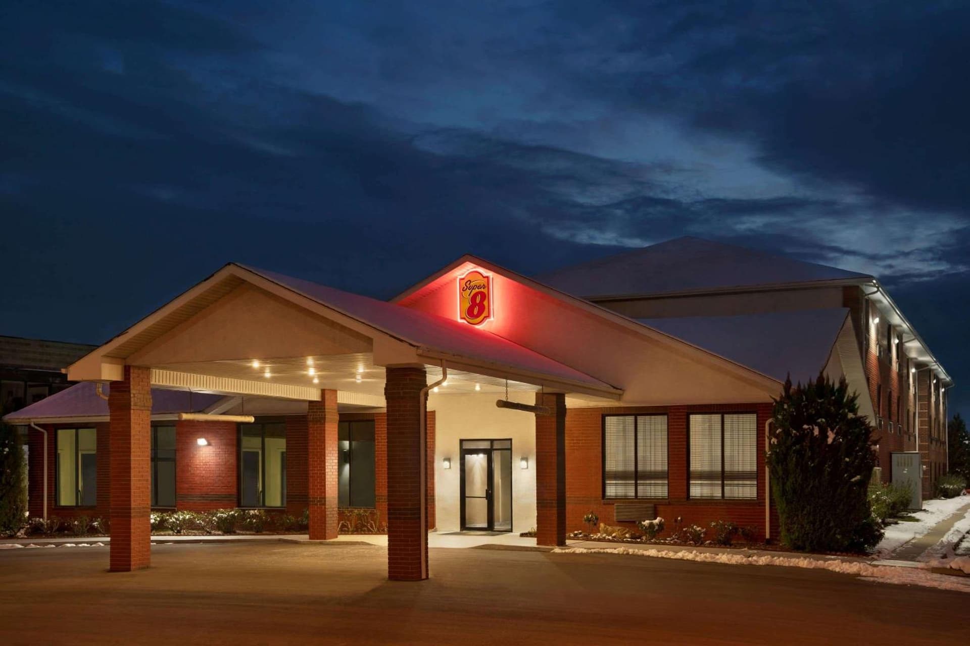 Super 8 by Wyndham S Jordan/Sandy/Slc Area interior in South Jordan, UT — gallery photo 2