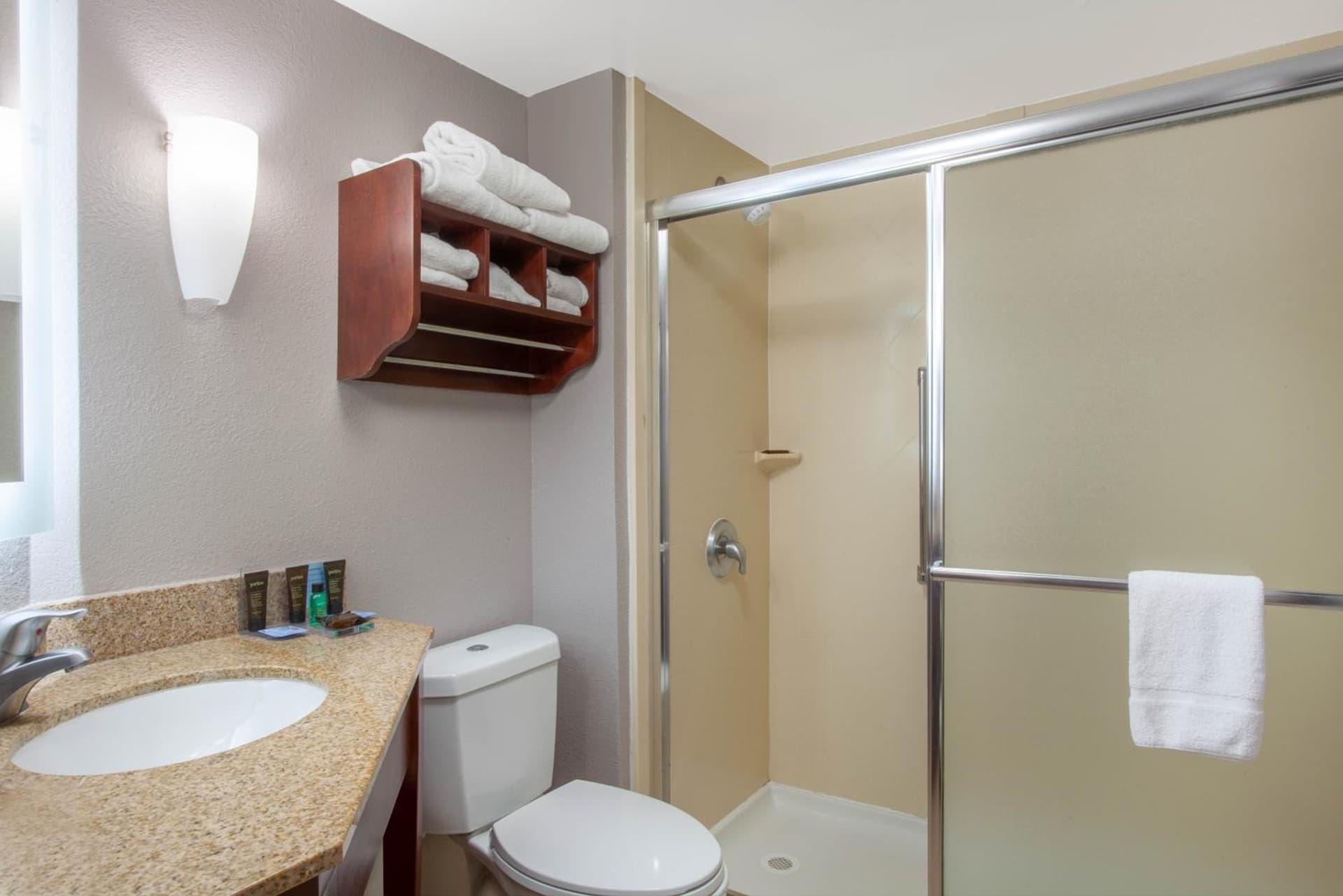 Wingate by Wyndham Charleston Coliseum gallery photo in Charleston, SC — image 13