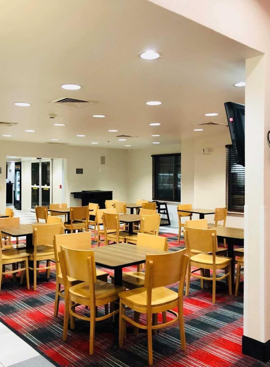 Country Inn & Suites by Radisson, DFW Airport South, TX gallery photo in Irving, TX — image 25