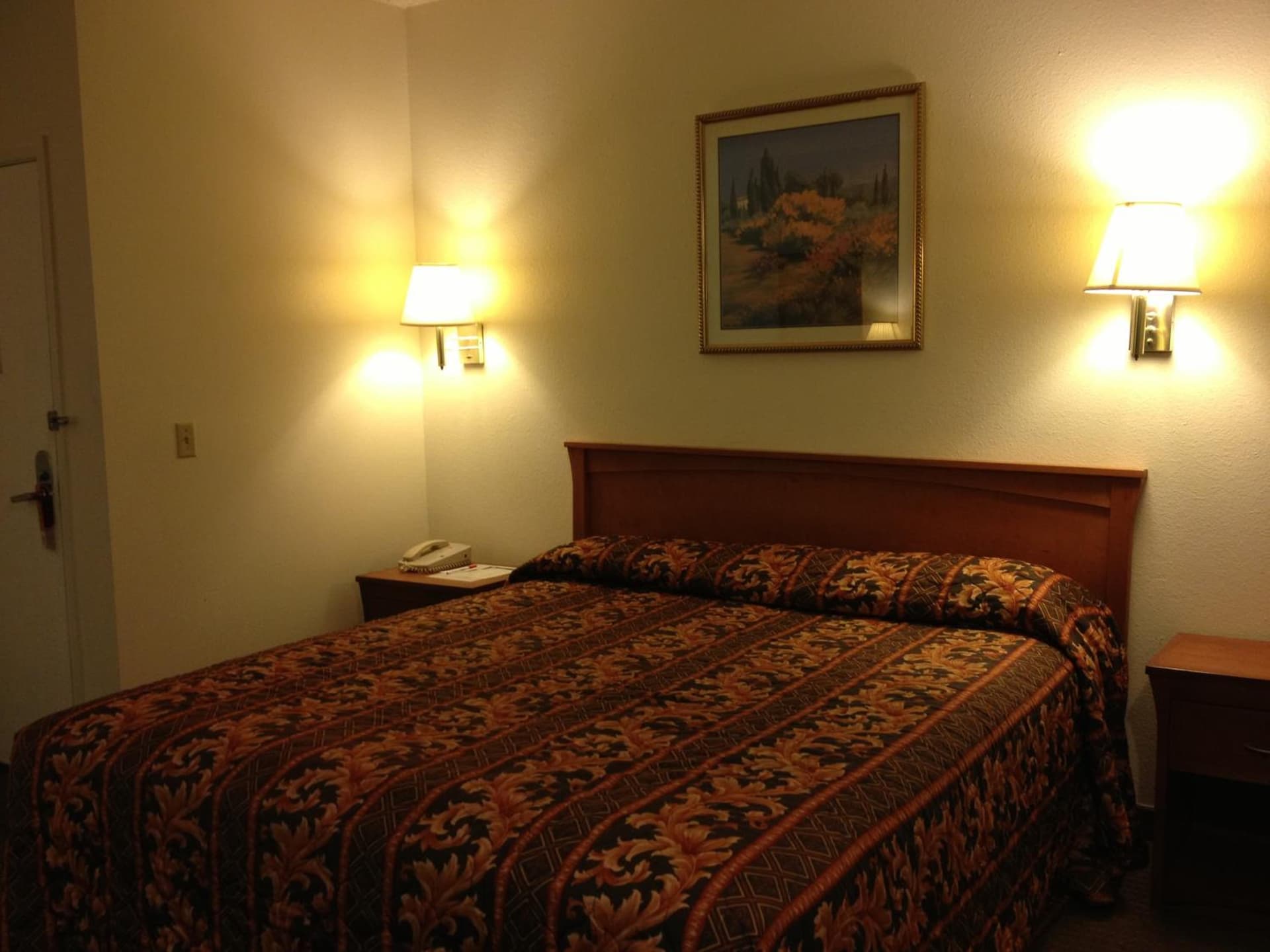 Riverside Inn & Suites property views in Riverside, CA — gallery photo 3