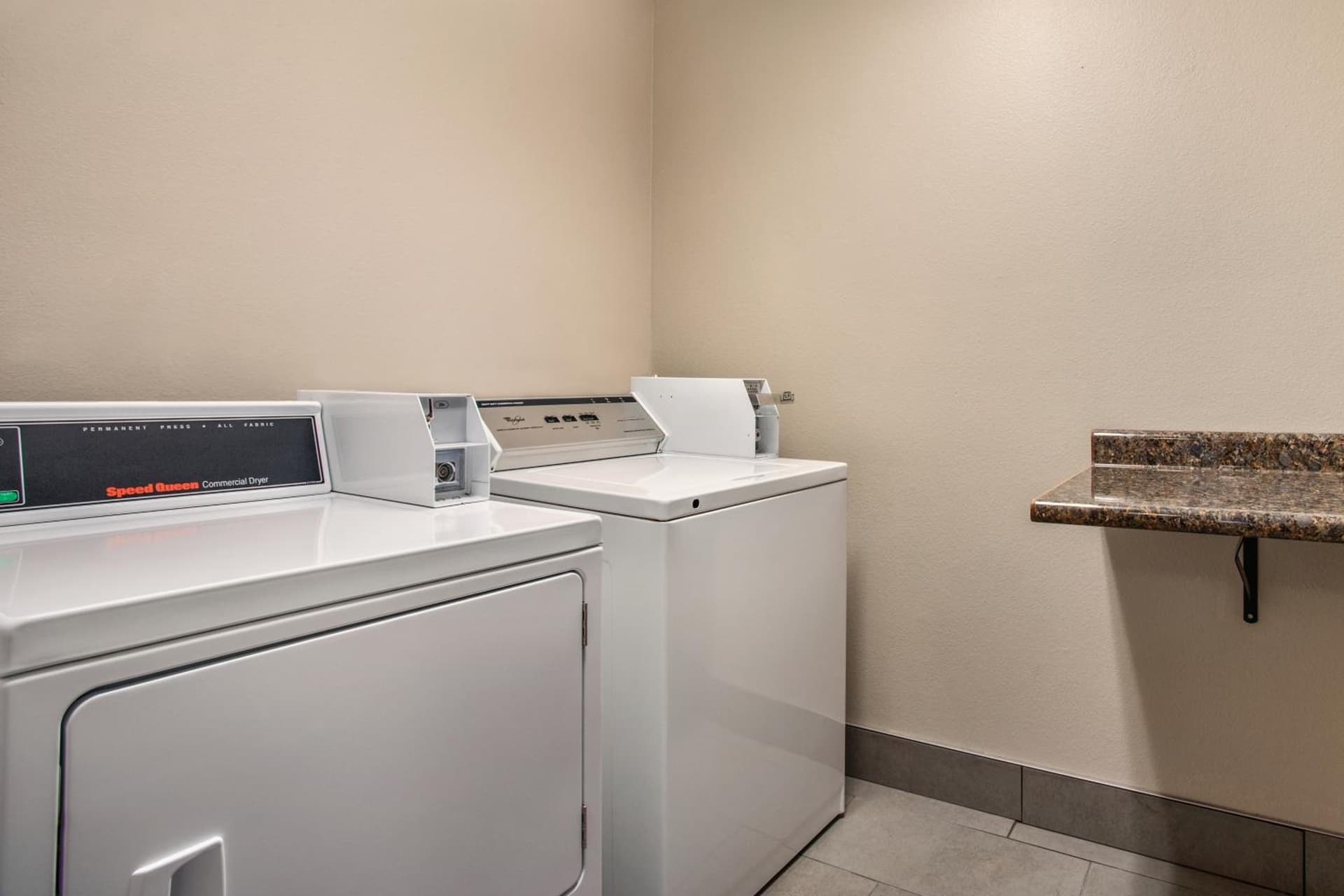 Country Inn & Suites by Radisson, Dakota Dunes, SD gallery photo in Dakota Dunes, SD — image 6