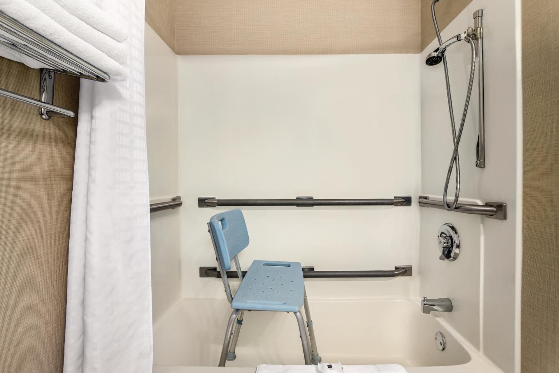 Country Inn & Suites by Radisson, Dakota Dunes, SD gallery photo in Dakota Dunes, SD — image 11