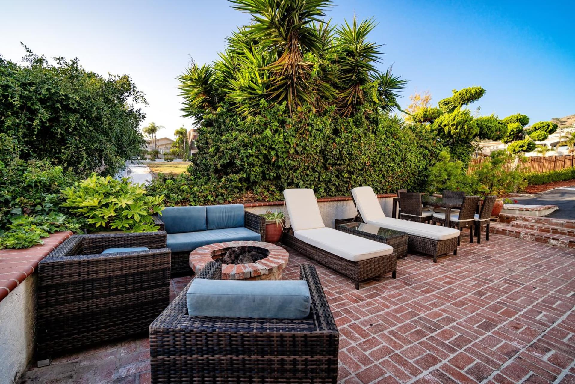 Crescent Bay Inn interior in Laguna Beach, CA — gallery photo 2
