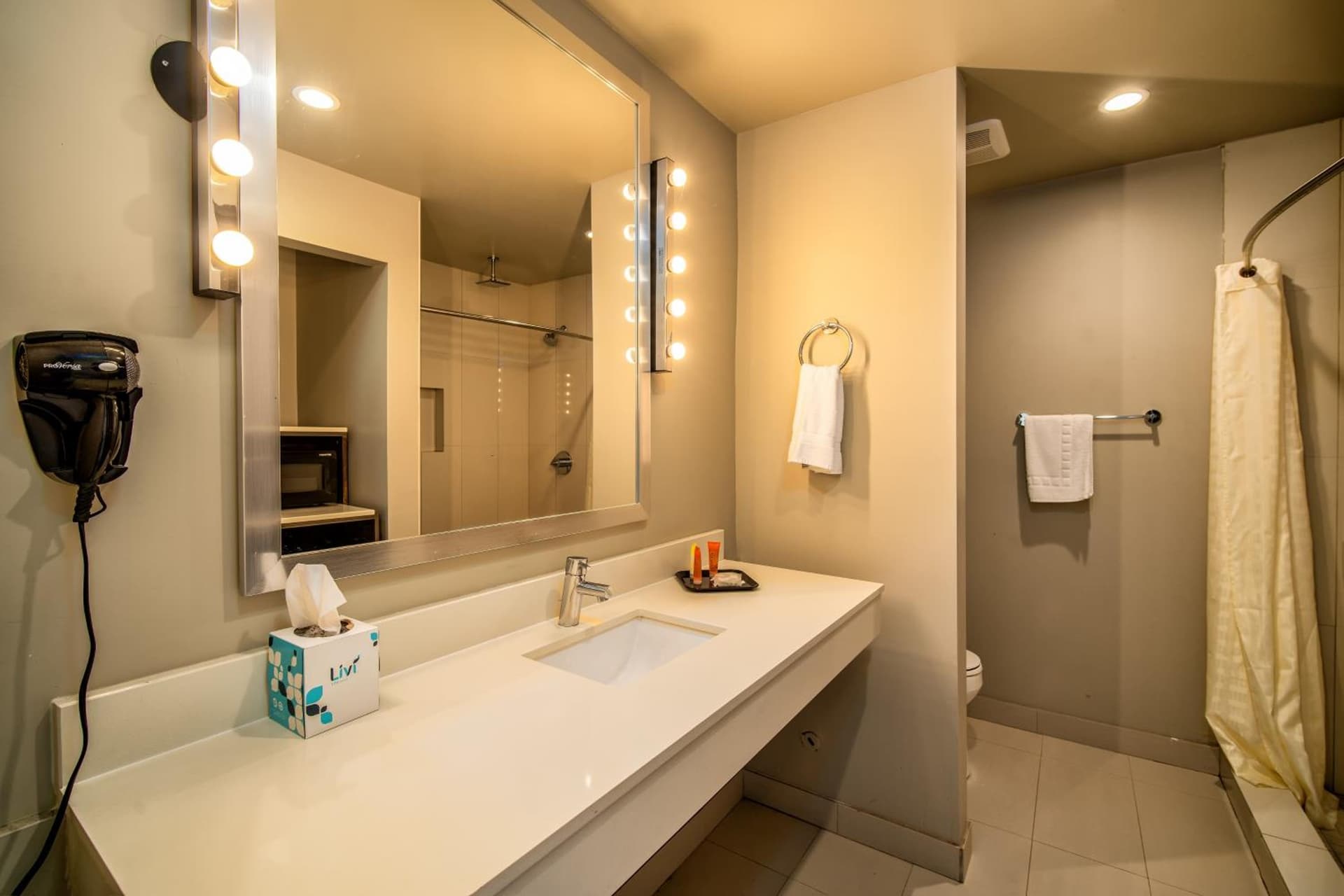Crescent Bay Inn gallery photo in Laguna Beach, CA — image 17
