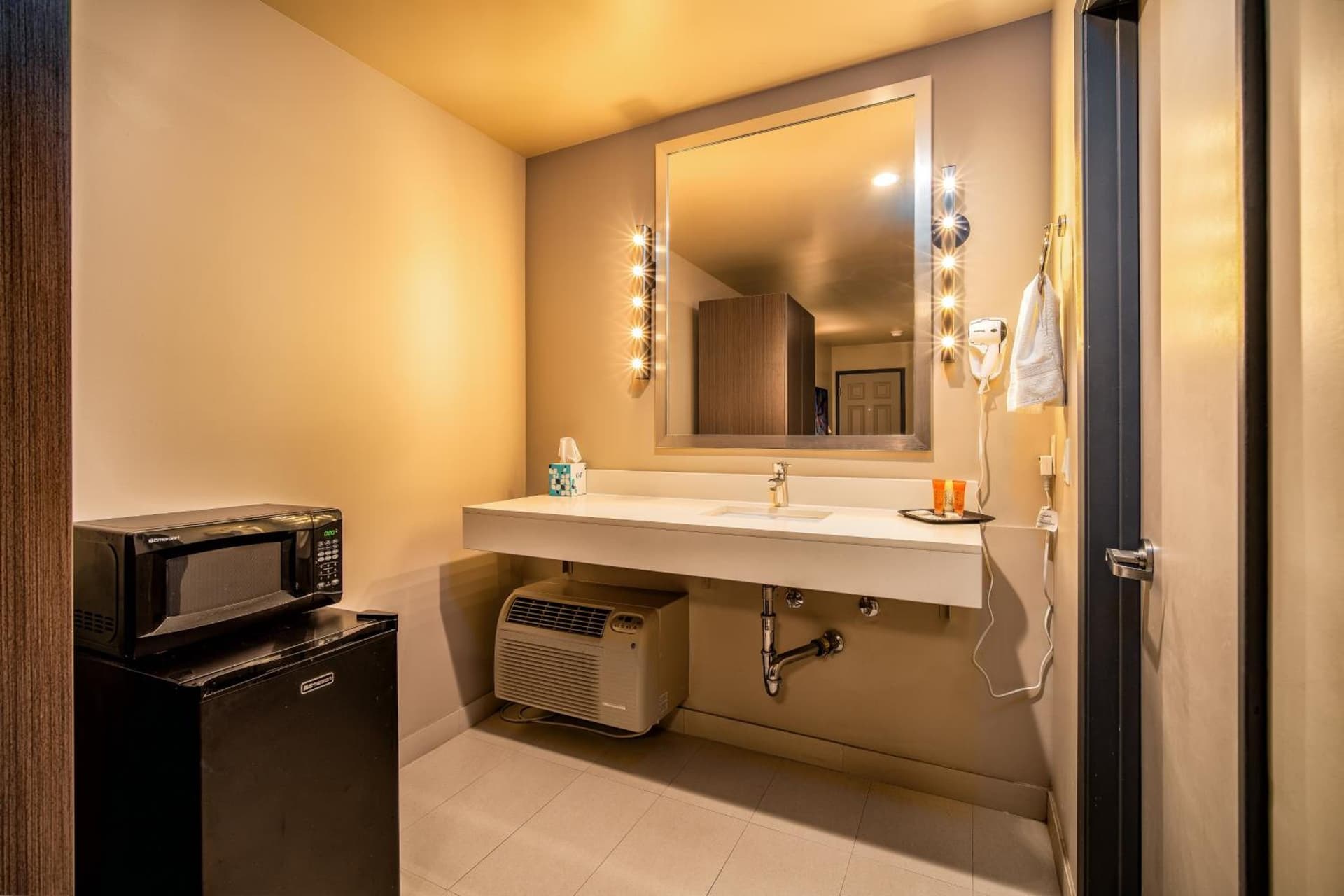 Crescent Bay Inn gallery photo in Laguna Beach, CA — image 18