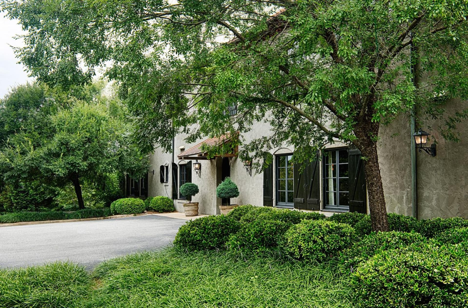 Hotel Domestique featured exterior or lobby in Riverview, SC — similar hotel