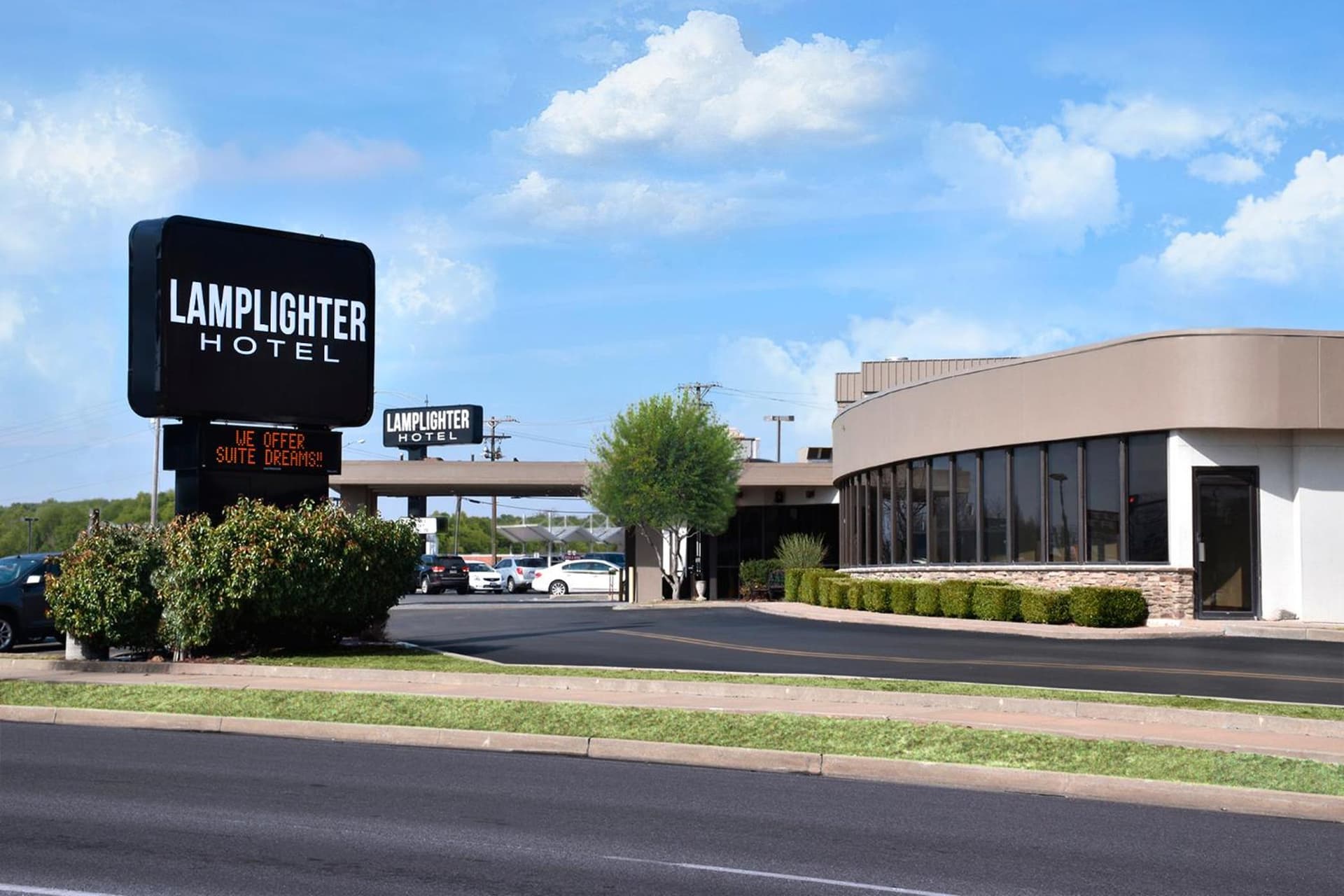 Lamplighter Inn-South exterior or lobby in Springfield, MO — main listing photo