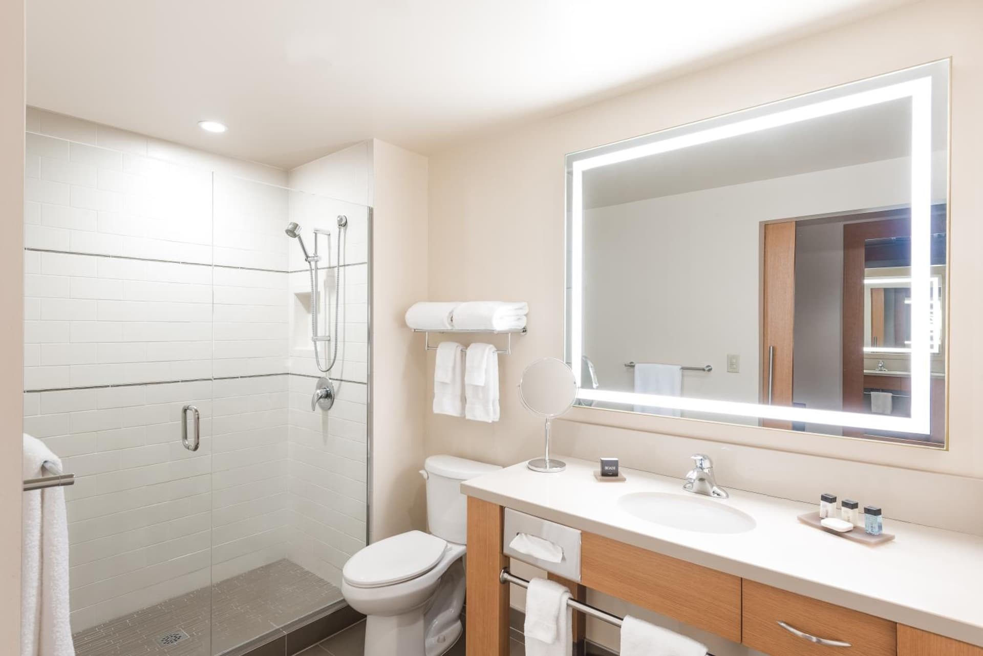 Cedarbrook Lodge gallery photo in SeaTac, WA — image 11