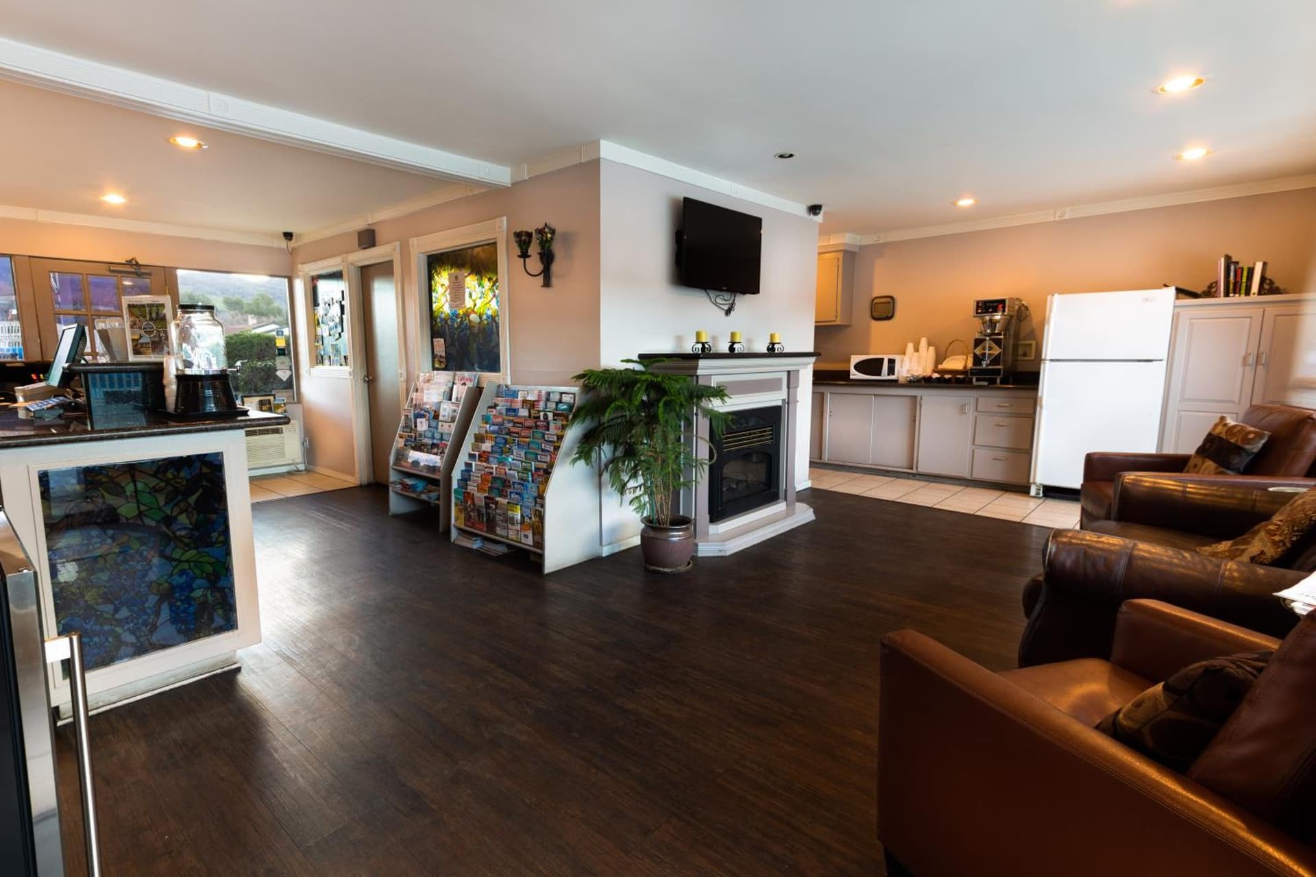 Pea Soup Andersen's Inn property views in Buellton, CA — gallery photo 3