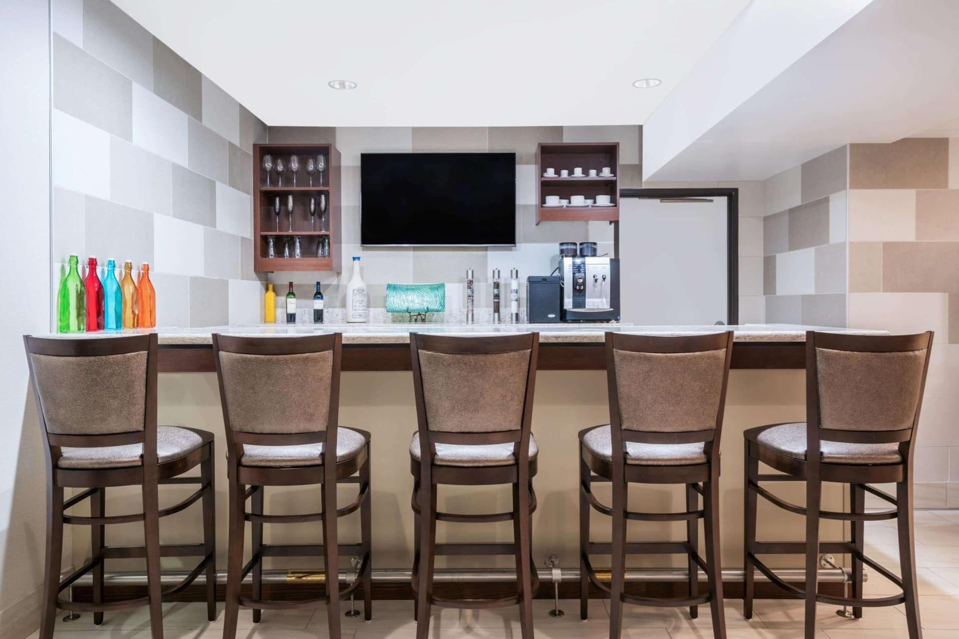 Ramada by Wyndham Minneapolis Golden Valley gallery photo in Minneapolis, MN — image 15