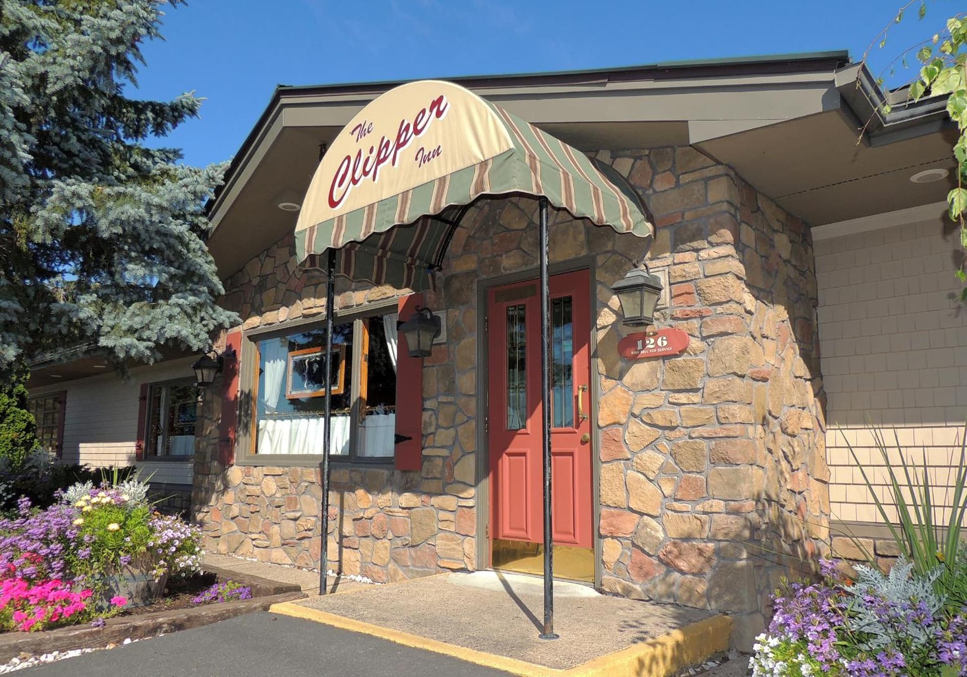 The Clipper Inn featured exterior or lobby in Clayton, NY — similar hotel