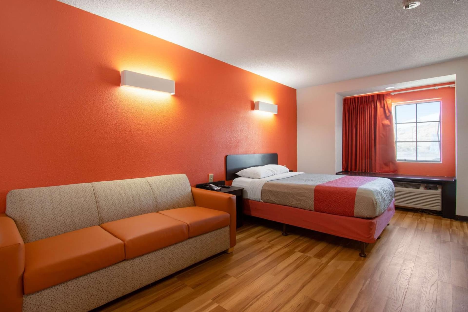 Motel 6-El Paso, TX - Southeast gallery photo in El Paso, TX — image 18