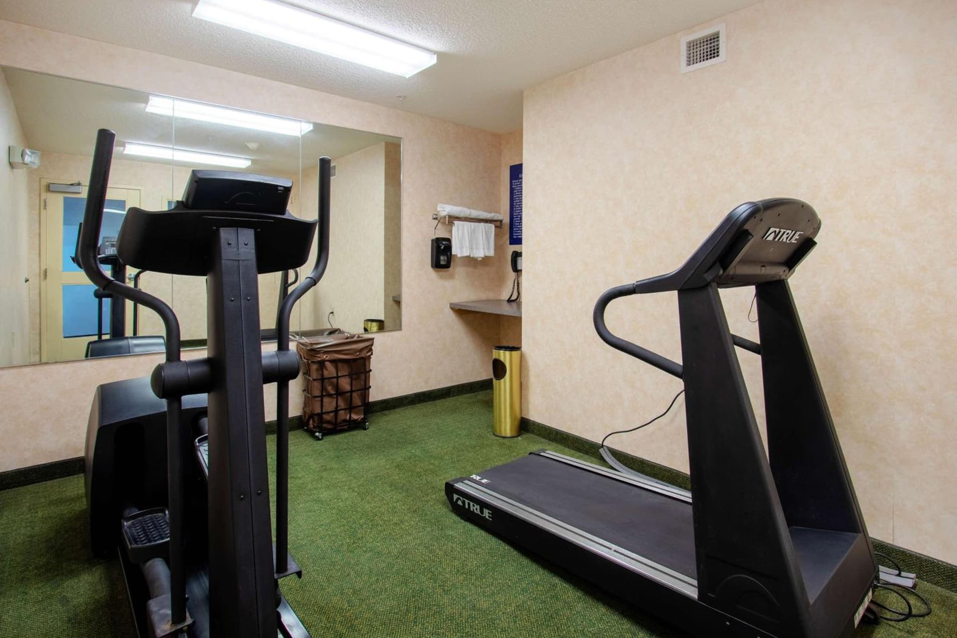 Motel 6-El Paso, TX - Southeast gallery photo in El Paso, TX — image 36