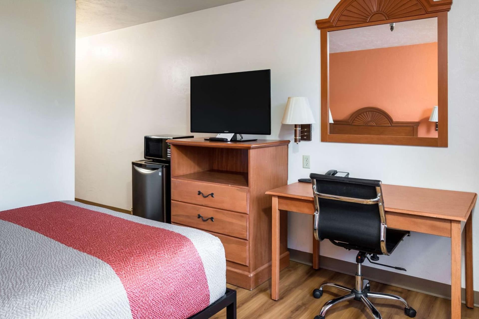 Motel 6-Wilsonville, OR - Portland interior in Wilsonville, OR — gallery photo 2
