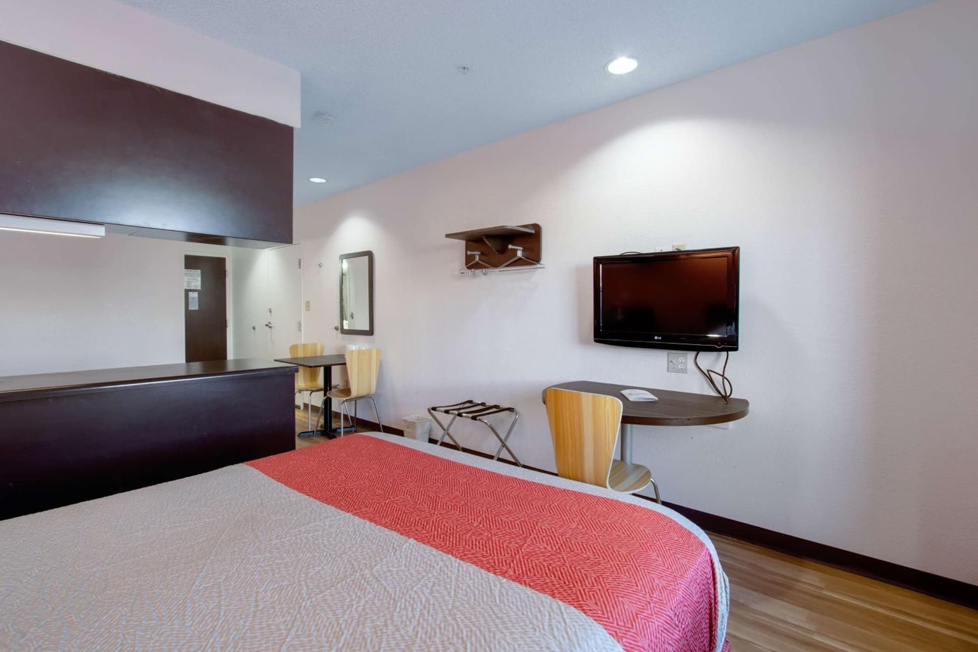 Motel 6-El Paso, TX - Southeast gallery photo in El Paso, TX — image 32