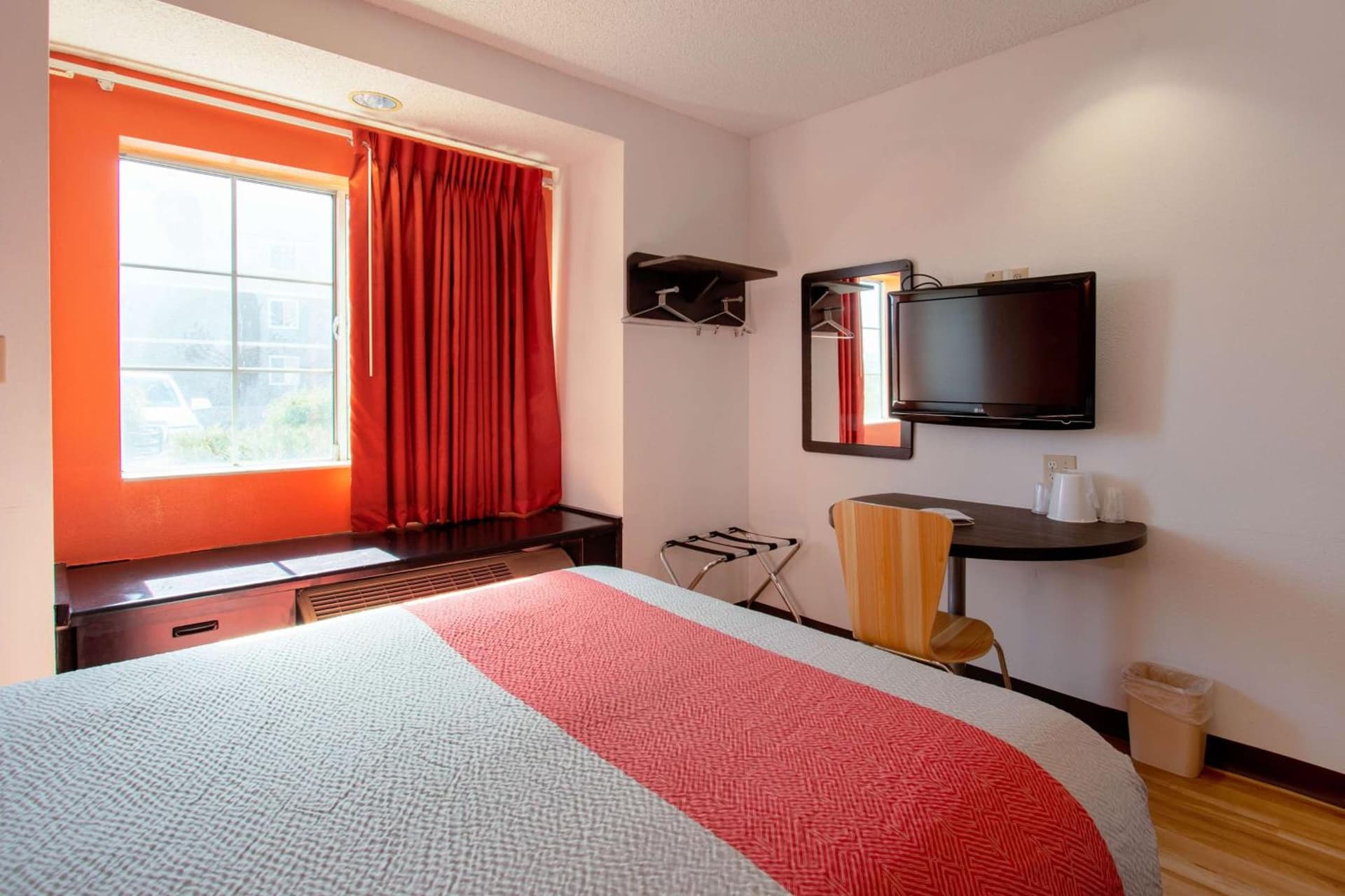 Motel 6-El Paso, TX - Southeast gallery photo in El Paso, TX — image 55
