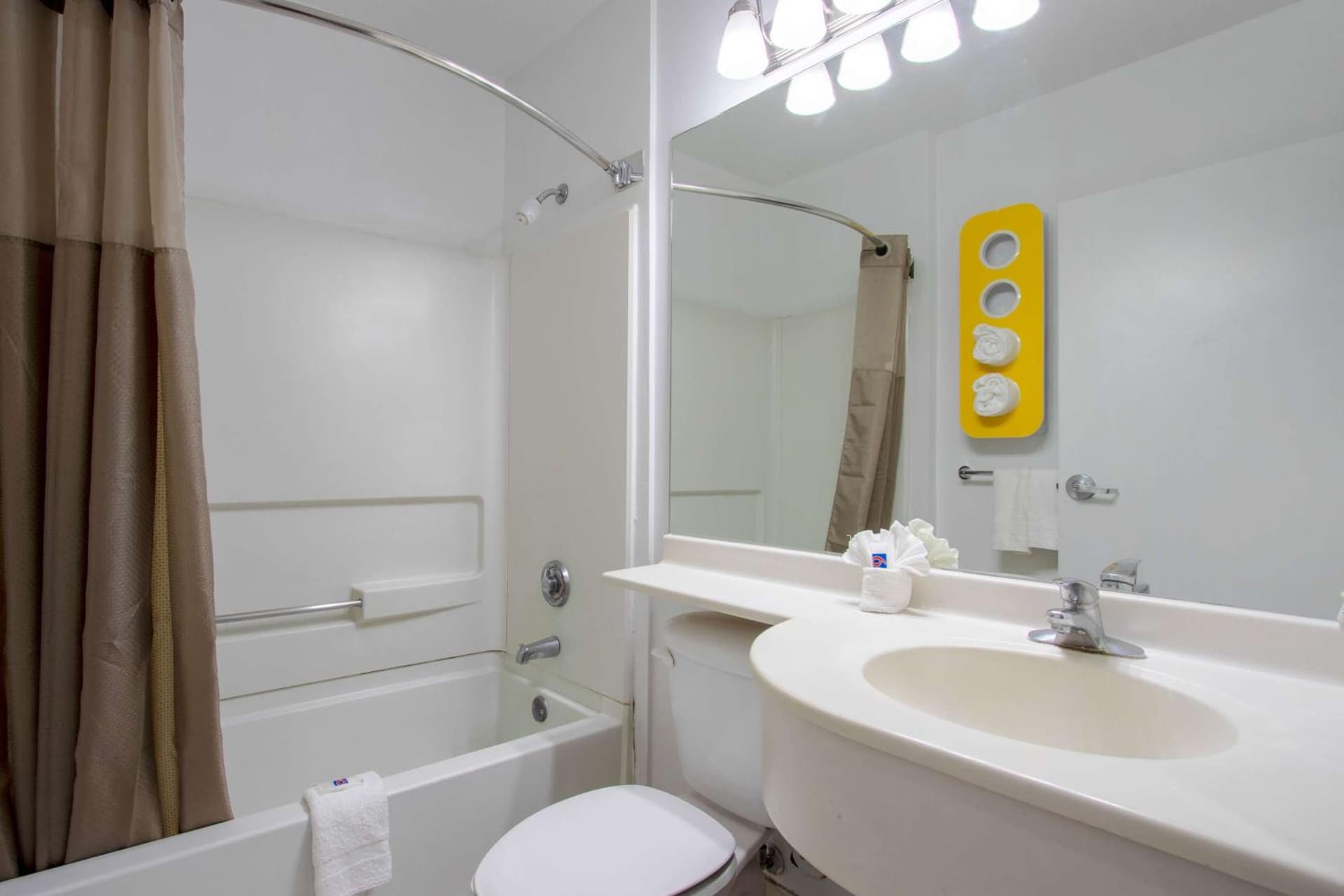 Motel 6-El Paso, TX - Southeast gallery photo in El Paso, TX — image 53