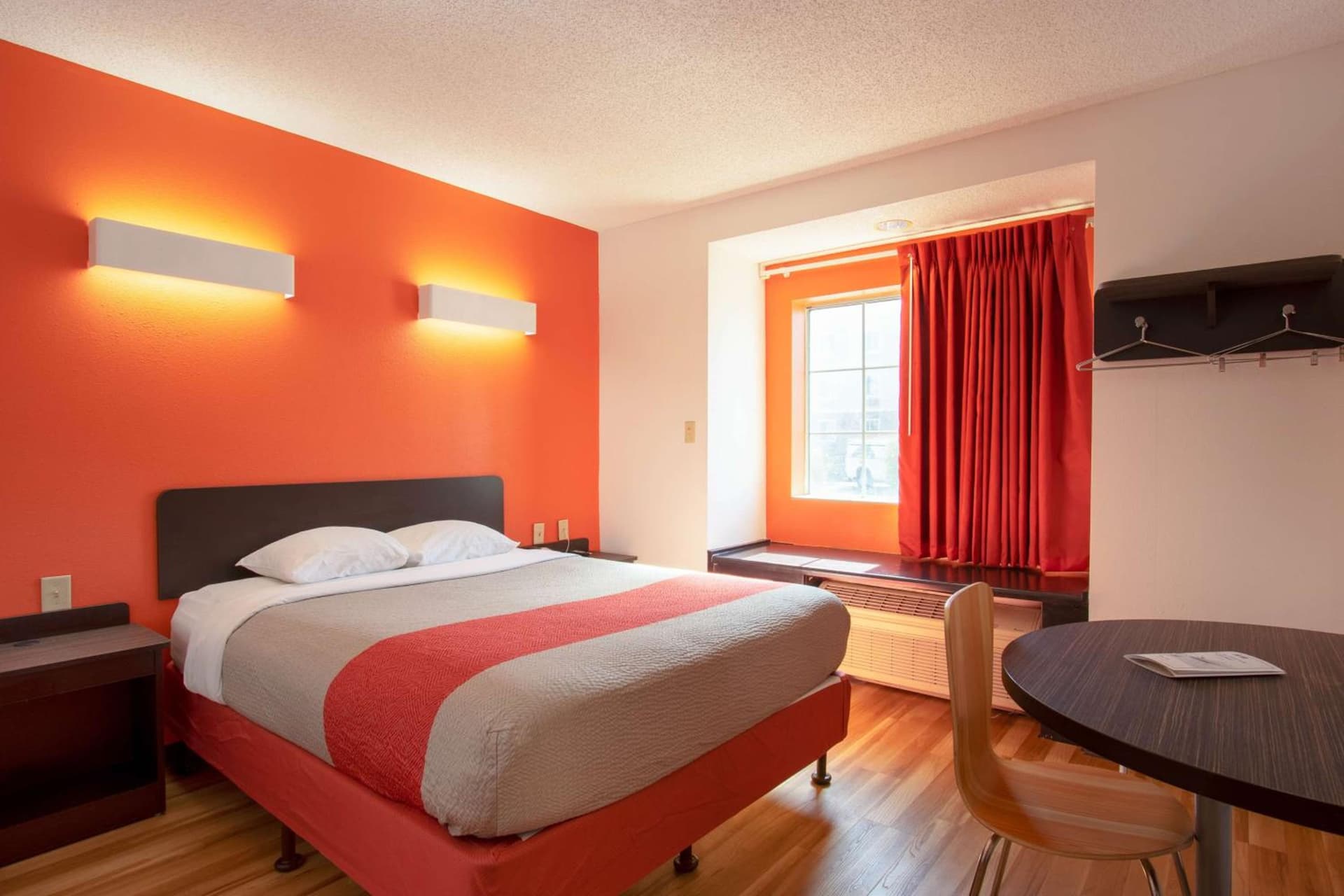 Motel 6-El Paso, TX - Southeast gallery photo in El Paso, TX — image 10