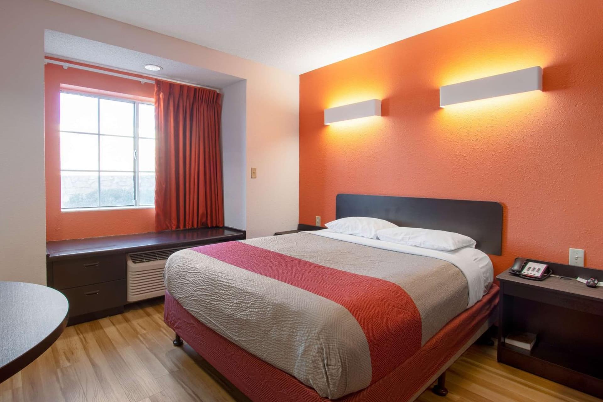 Motel 6-El Paso, TX - Southeast gallery photo in El Paso, TX — image 13