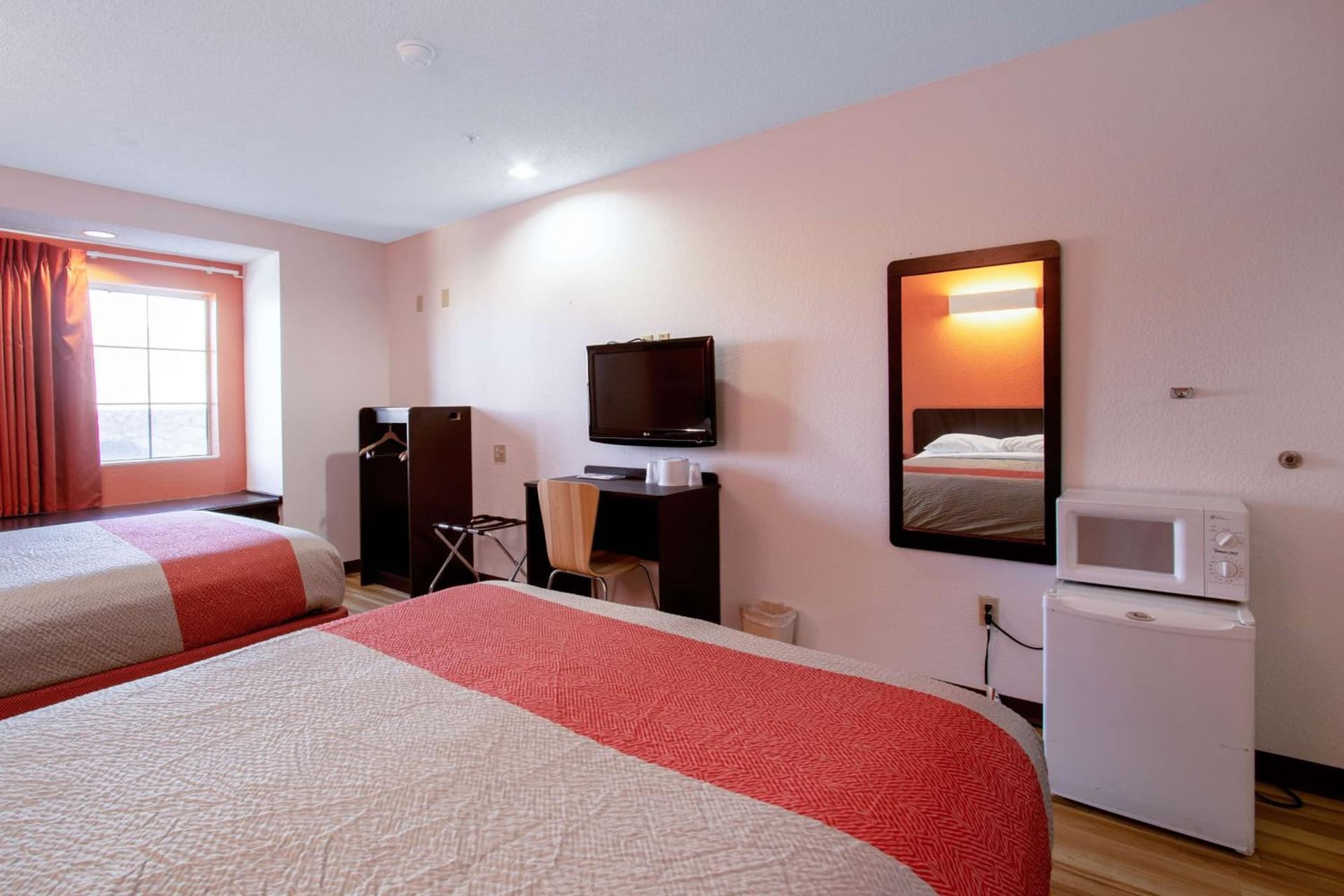 Motel 6-El Paso, TX - Southeast gallery photo in El Paso, TX — image 31
