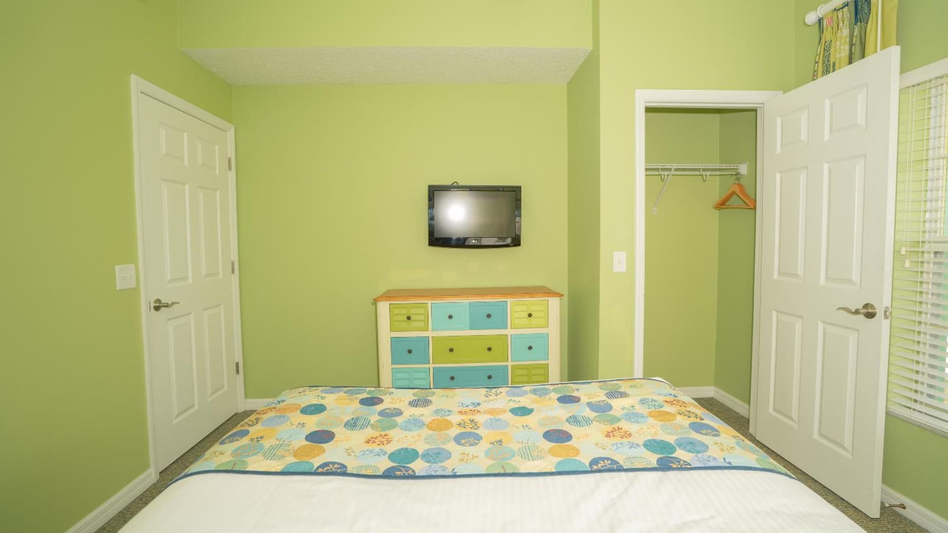 Barefoot Suites property views in Kissimmee, FL — gallery photo 3