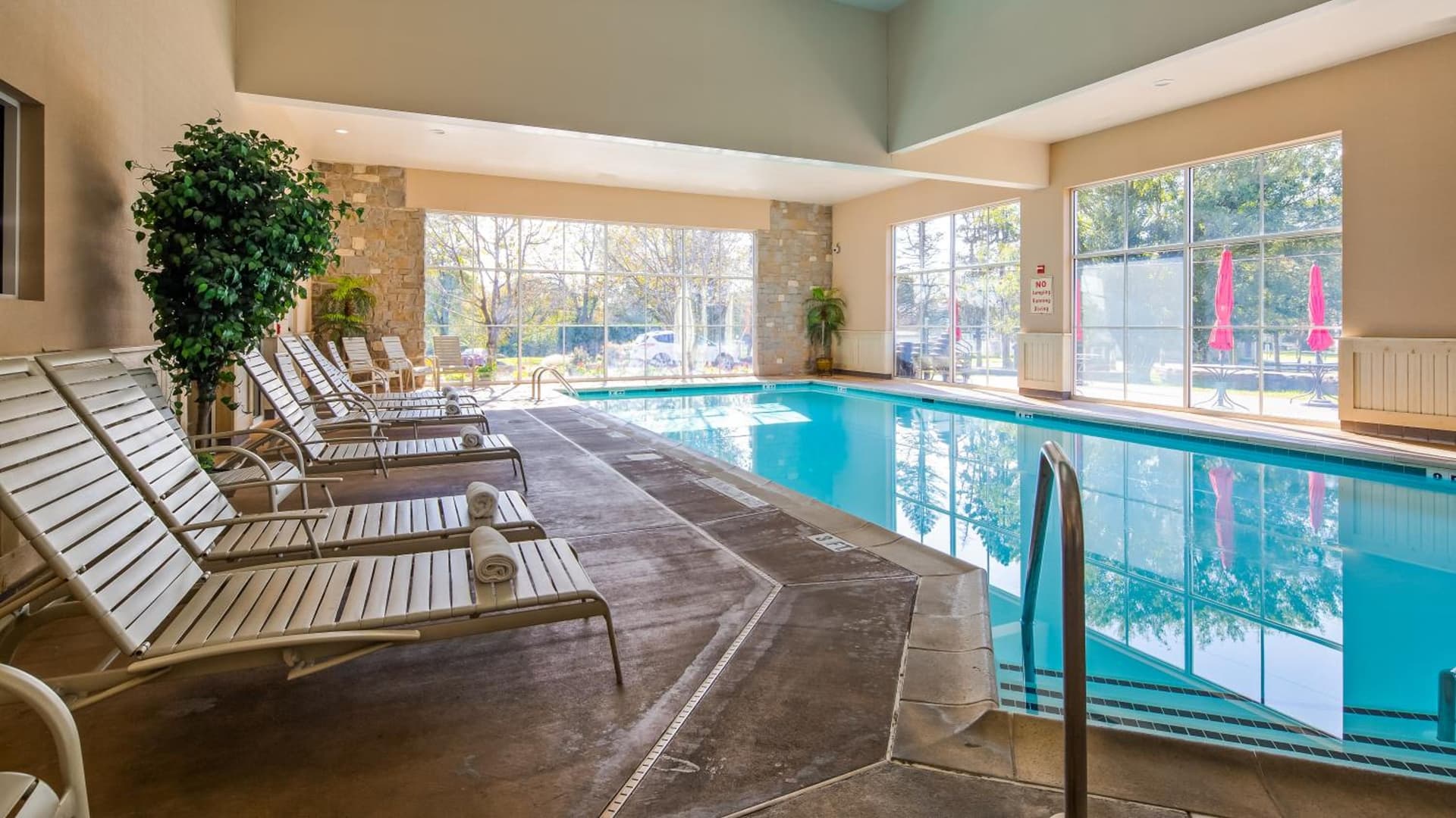 Best Western PLUS Revere Inn & Suites gallery photo in Paradise — image 8