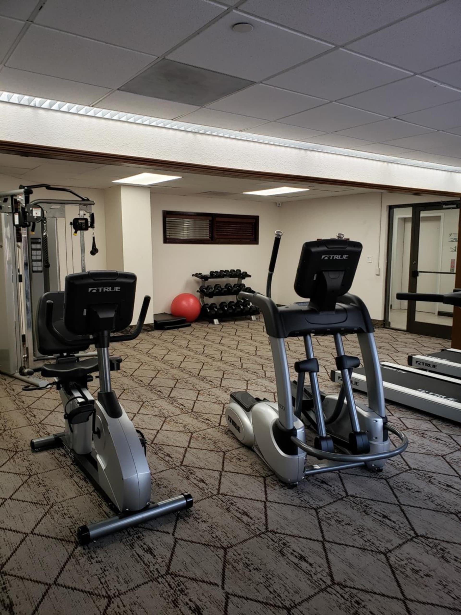 Wingate by Wyndham Greenville Airport interior in Greenville, SC — gallery photo 2