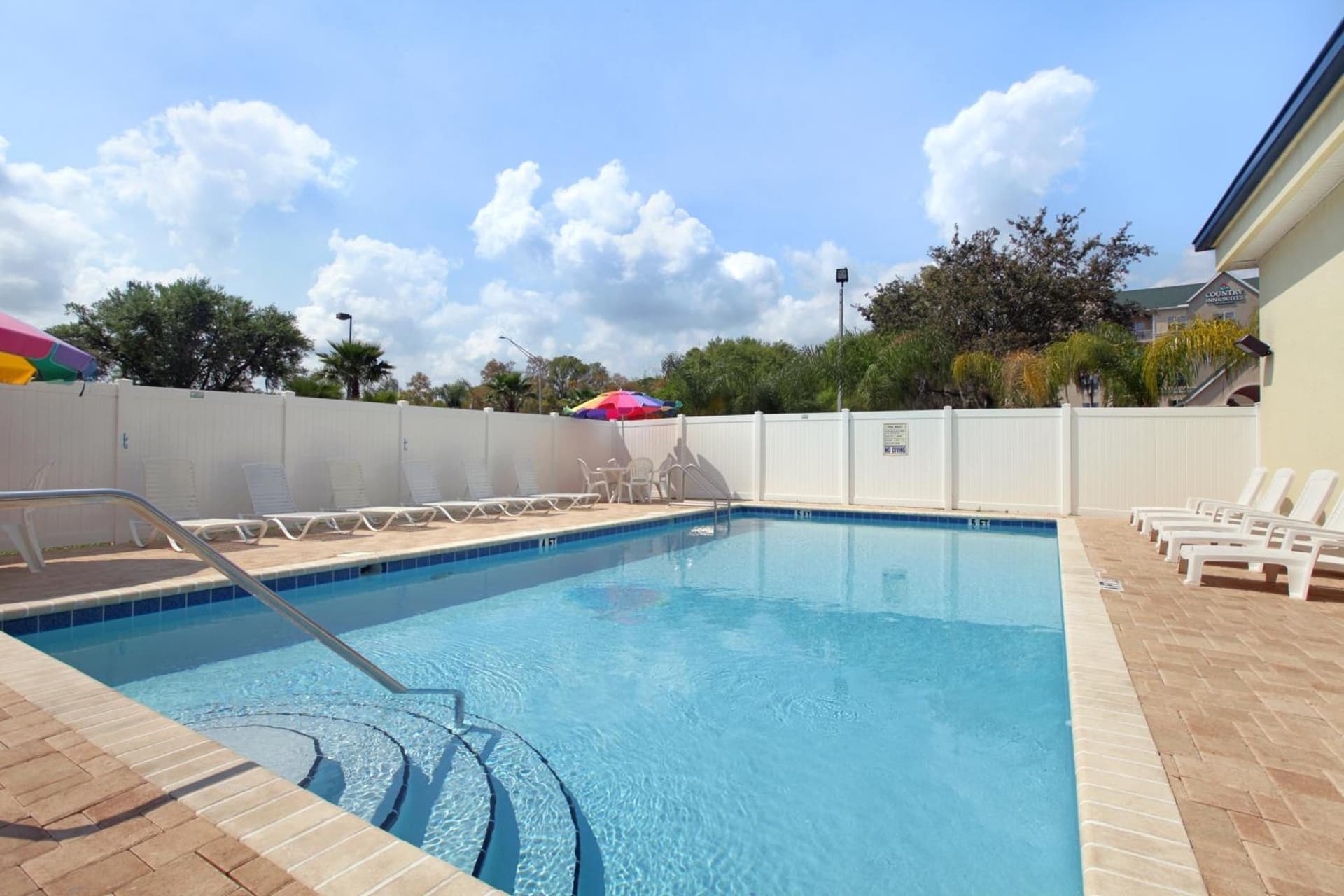 Days Inn & Suites by Wyndham Lakeland gallery photo in Lakeland, FL — image 24