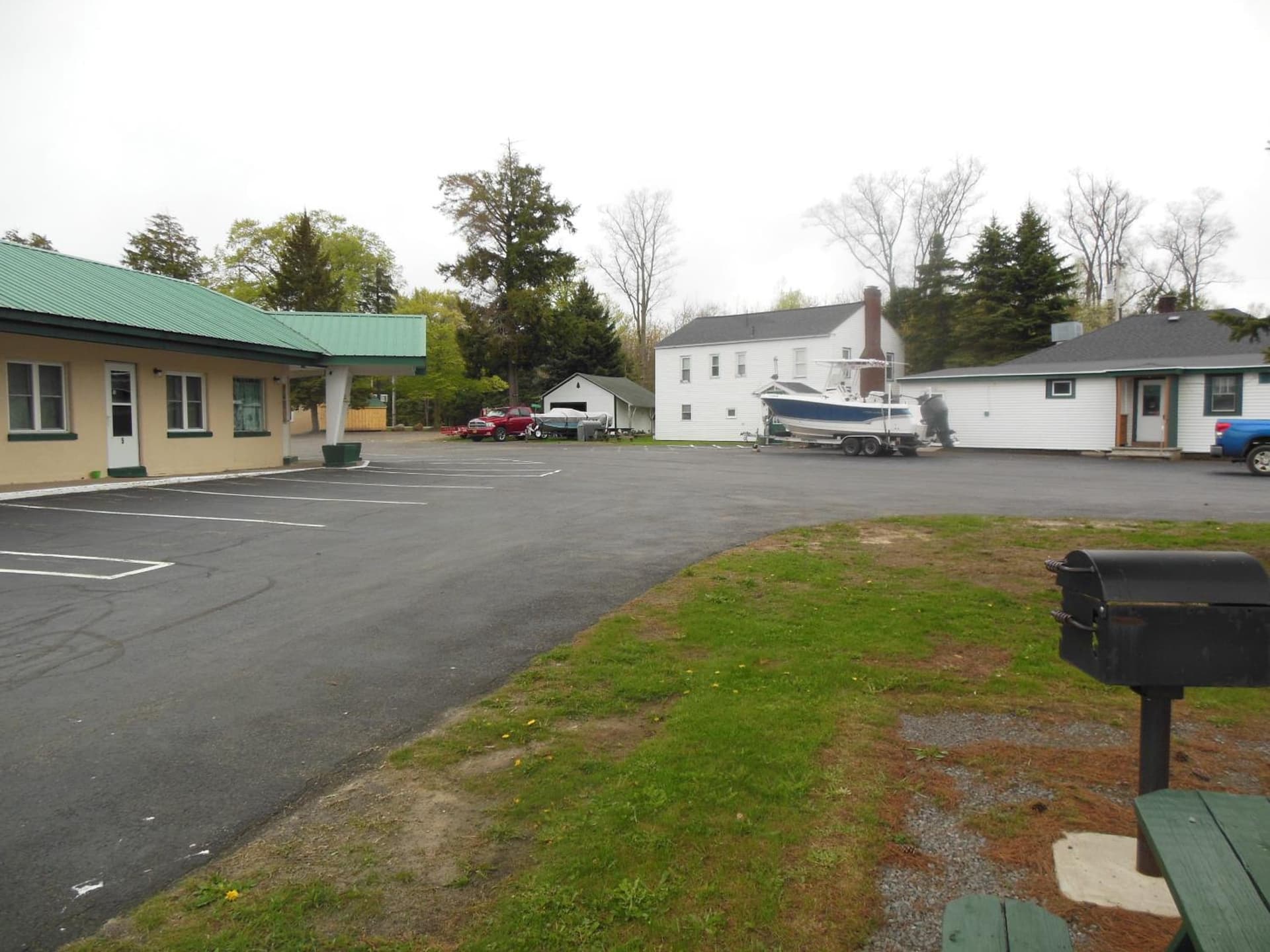 Evergreen Motel interior in Oswego, NY — gallery photo 2