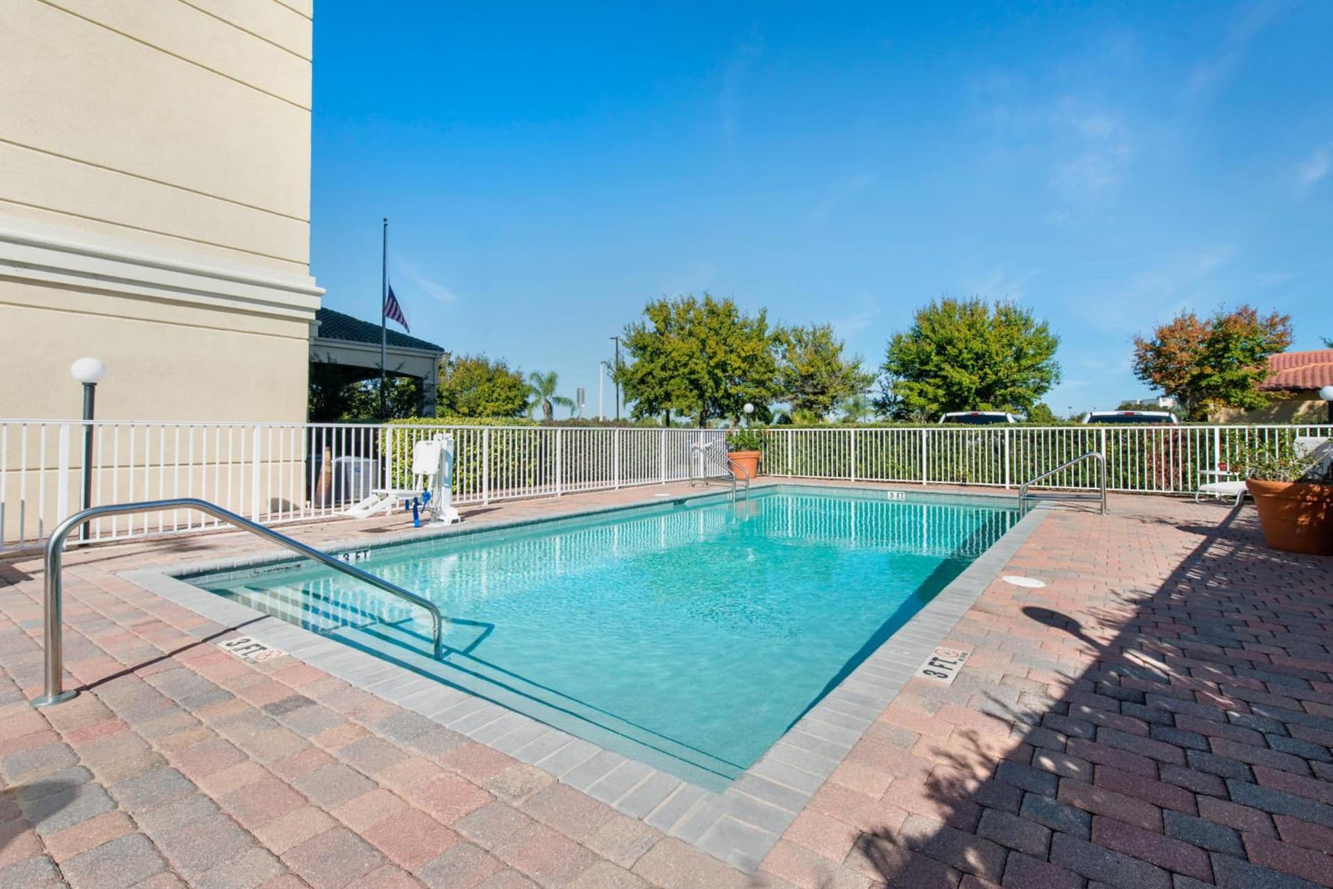 Comfort Inn & Suites Tavares North interior in Tavares, FL — gallery photo 2