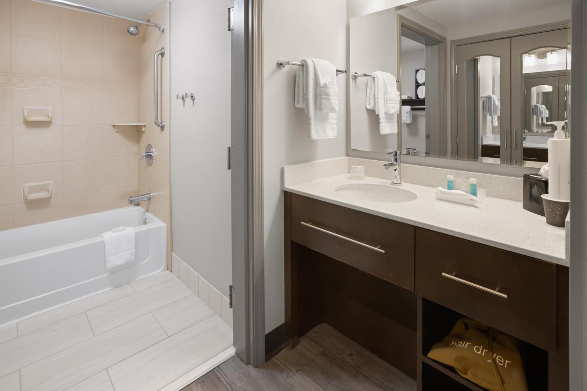Homewood Suites By Hilton Montgomery EastChase gallery photo in Mitylene, AL — image 15